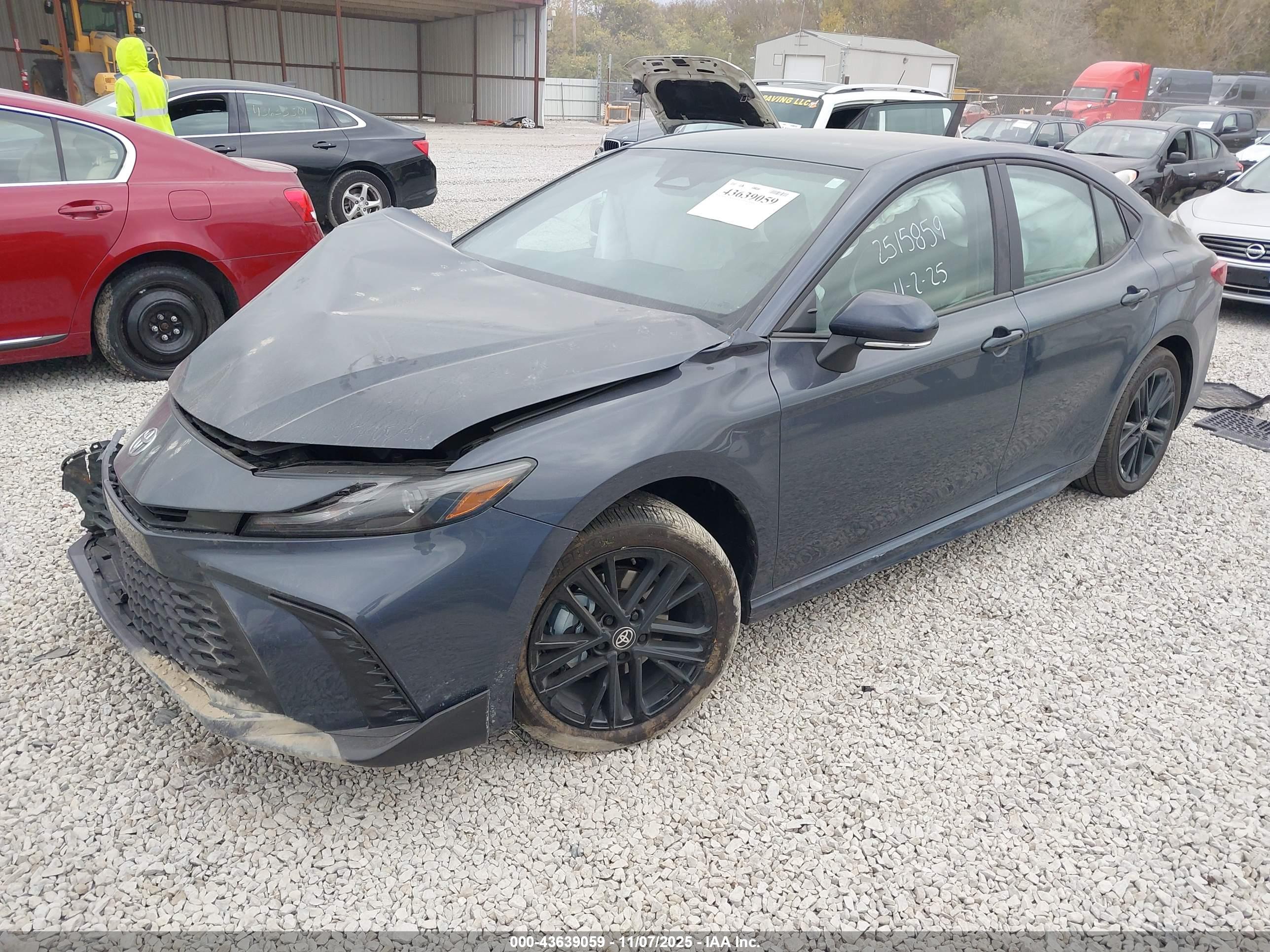 TOYOTA CAMRY image 2