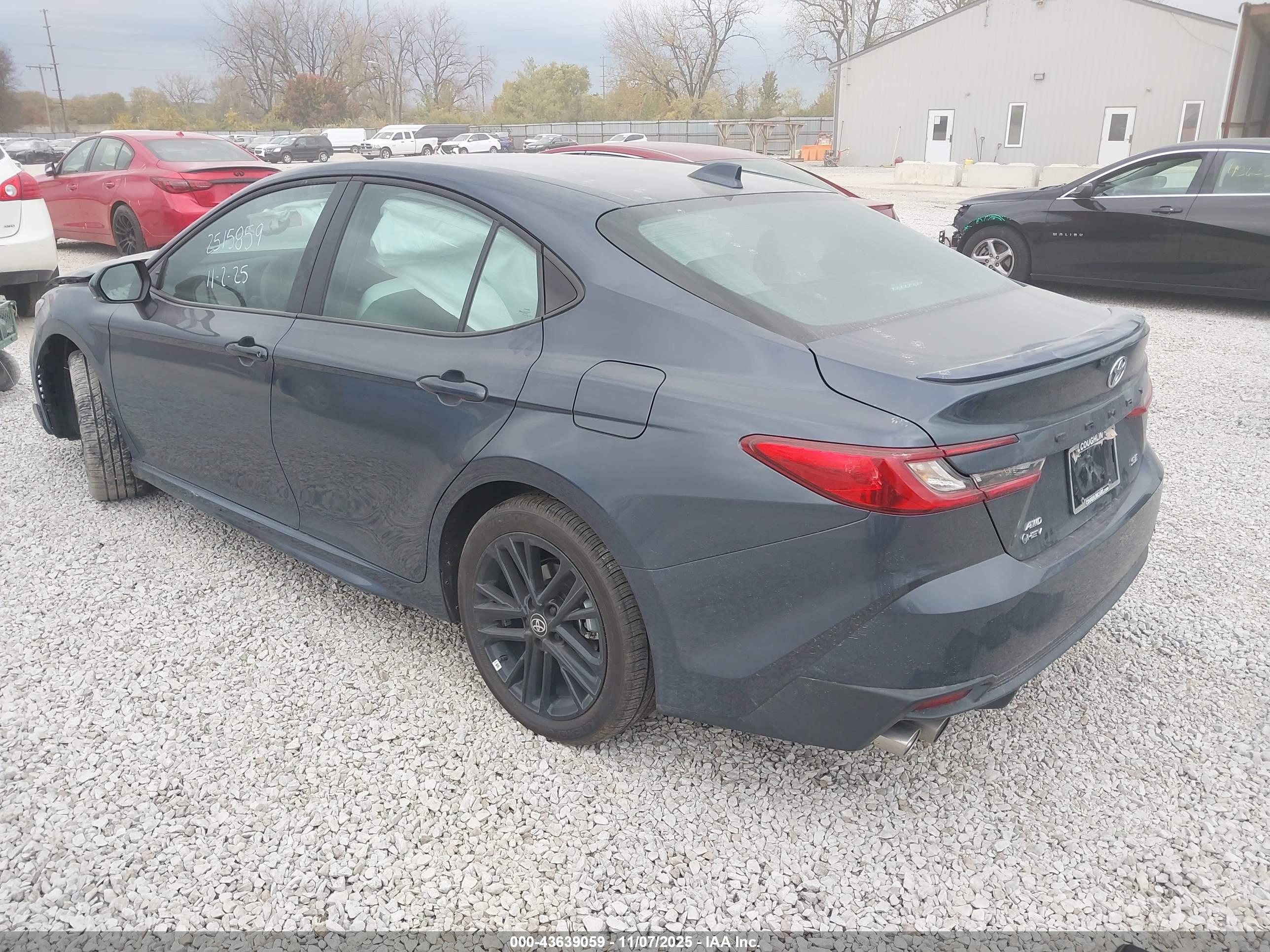 TOYOTA CAMRY image 3