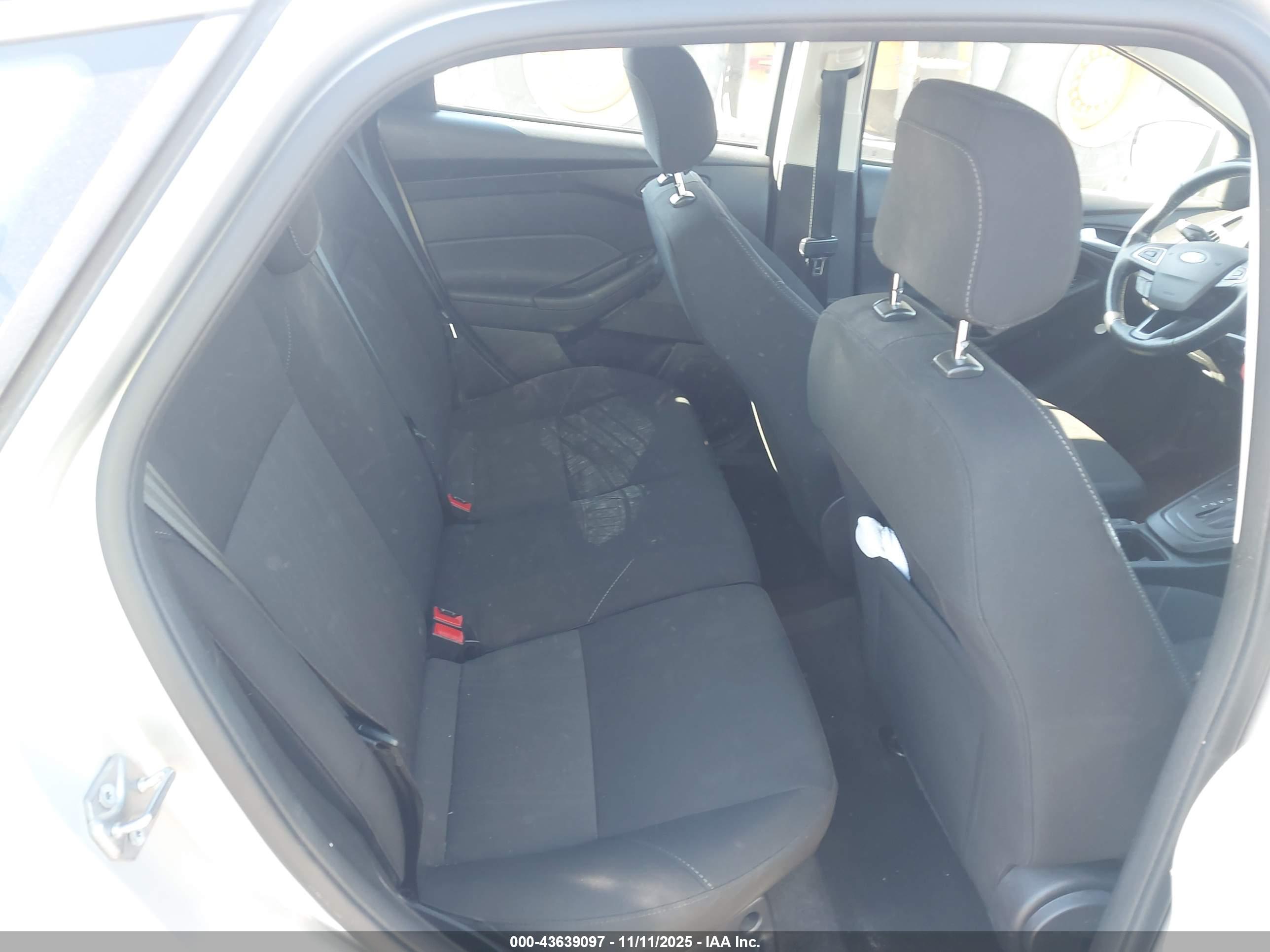FORD FOCUS image 8