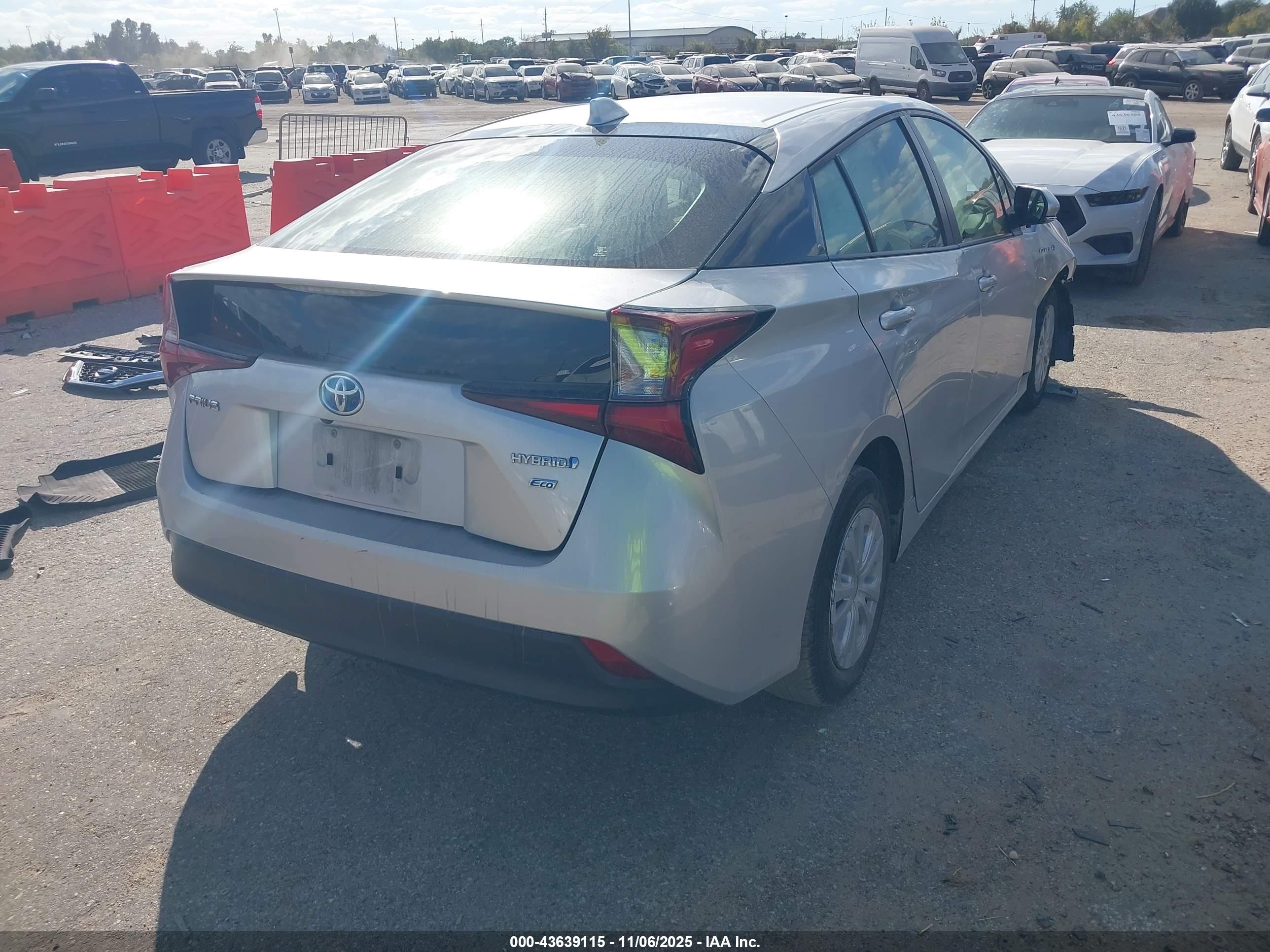 TOYOTA PRIUS image 4