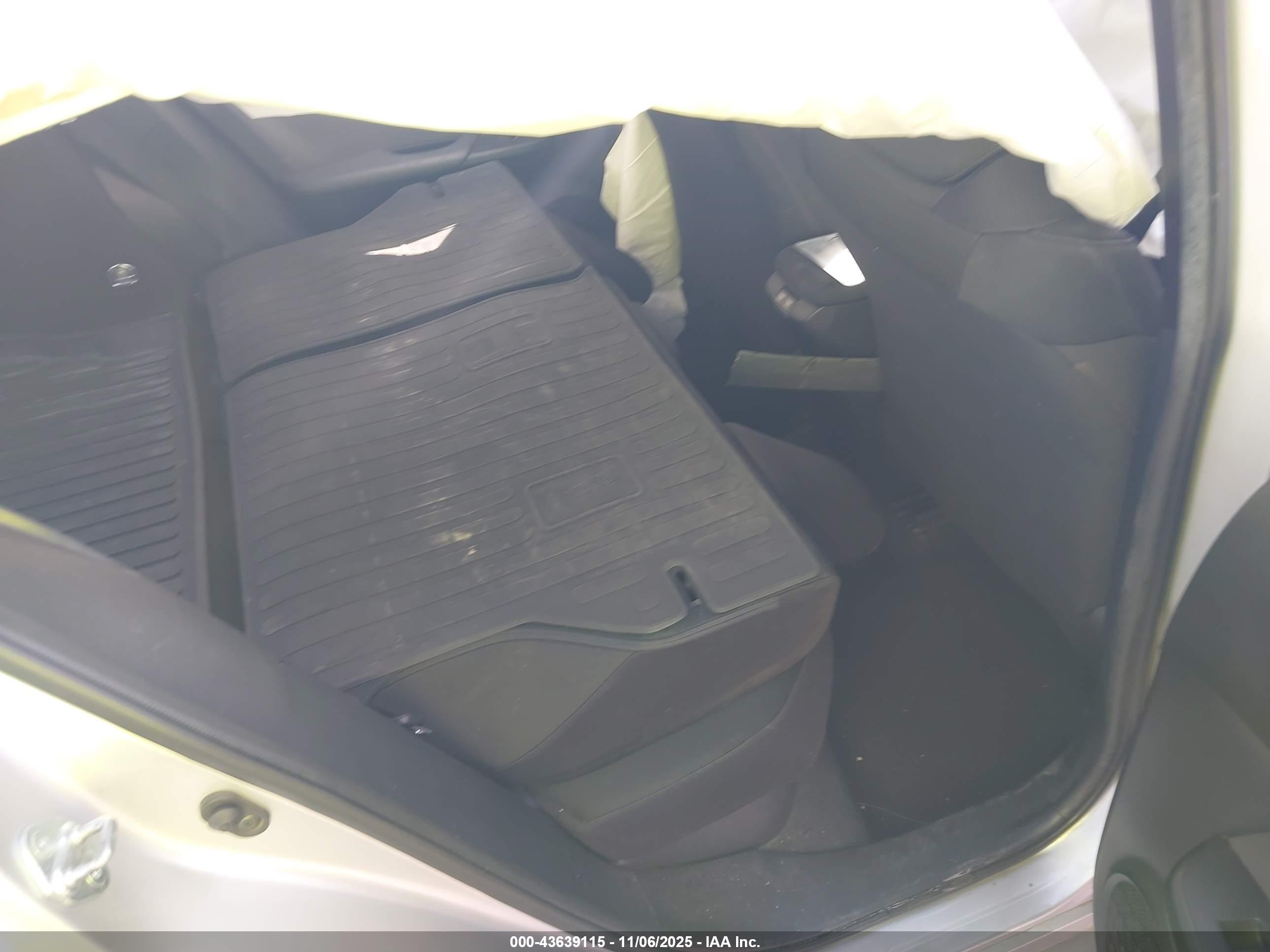 TOYOTA PRIUS image 8
