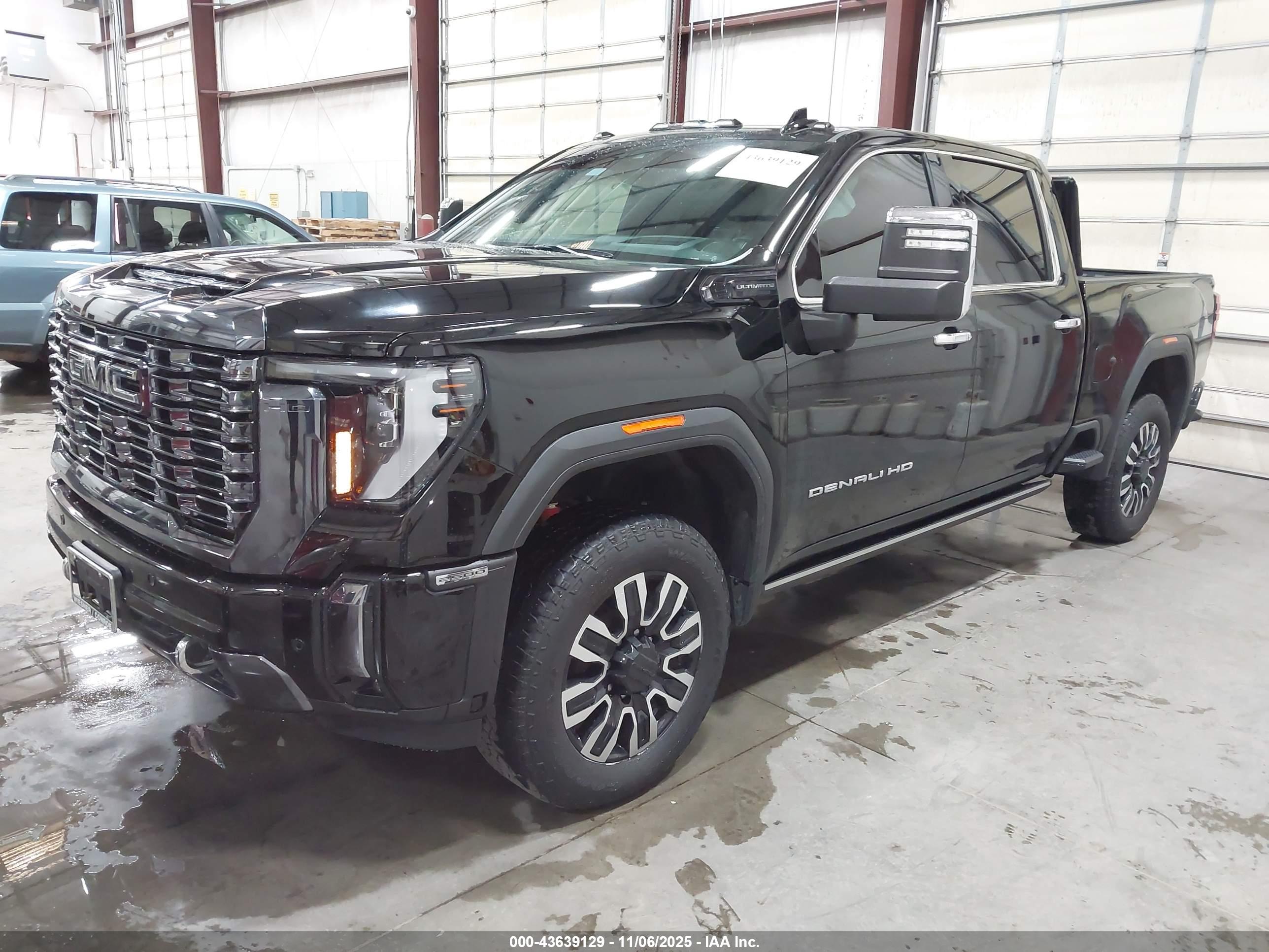 GMC SIERRA image 2