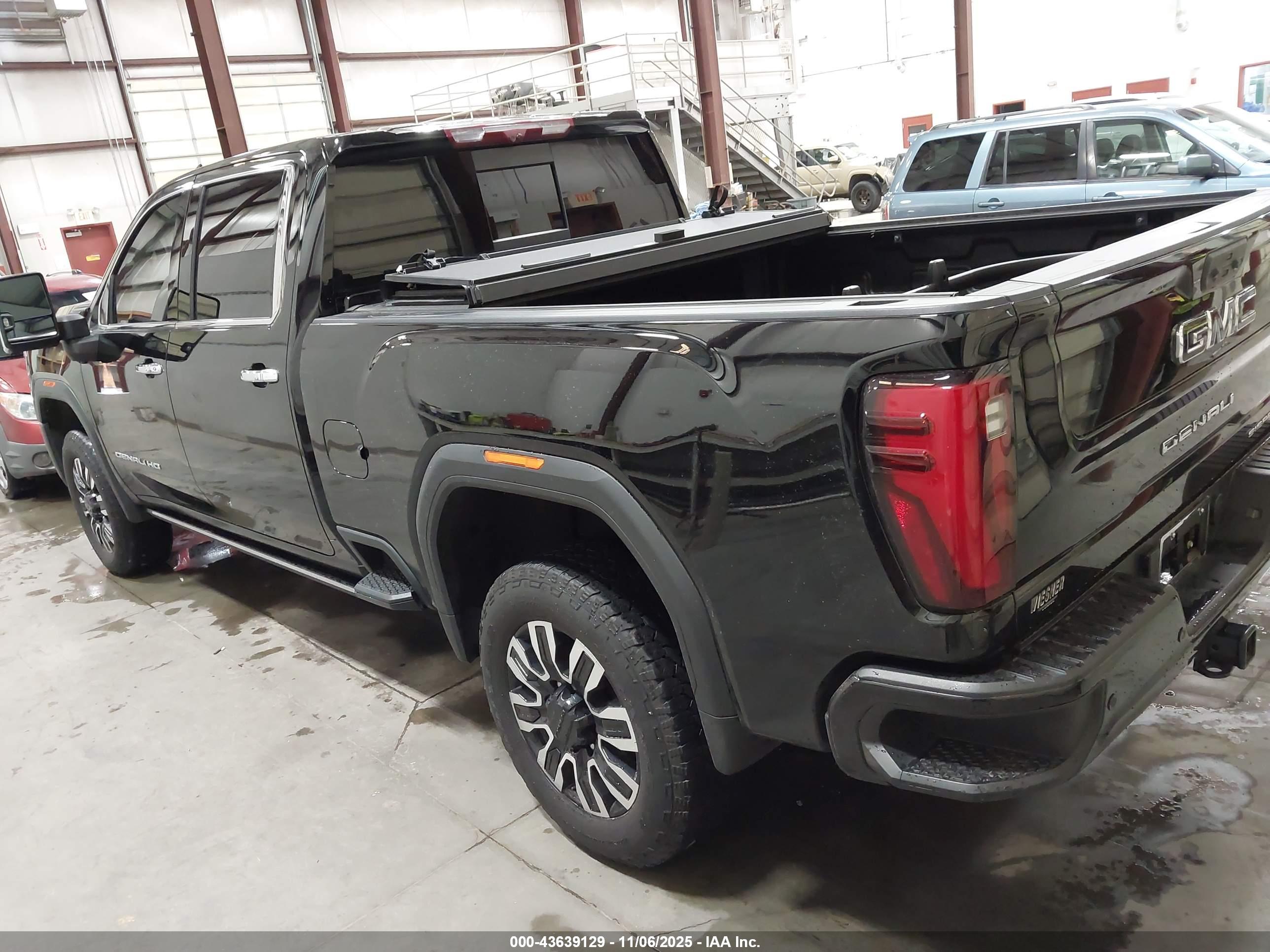 GMC SIERRA image 3