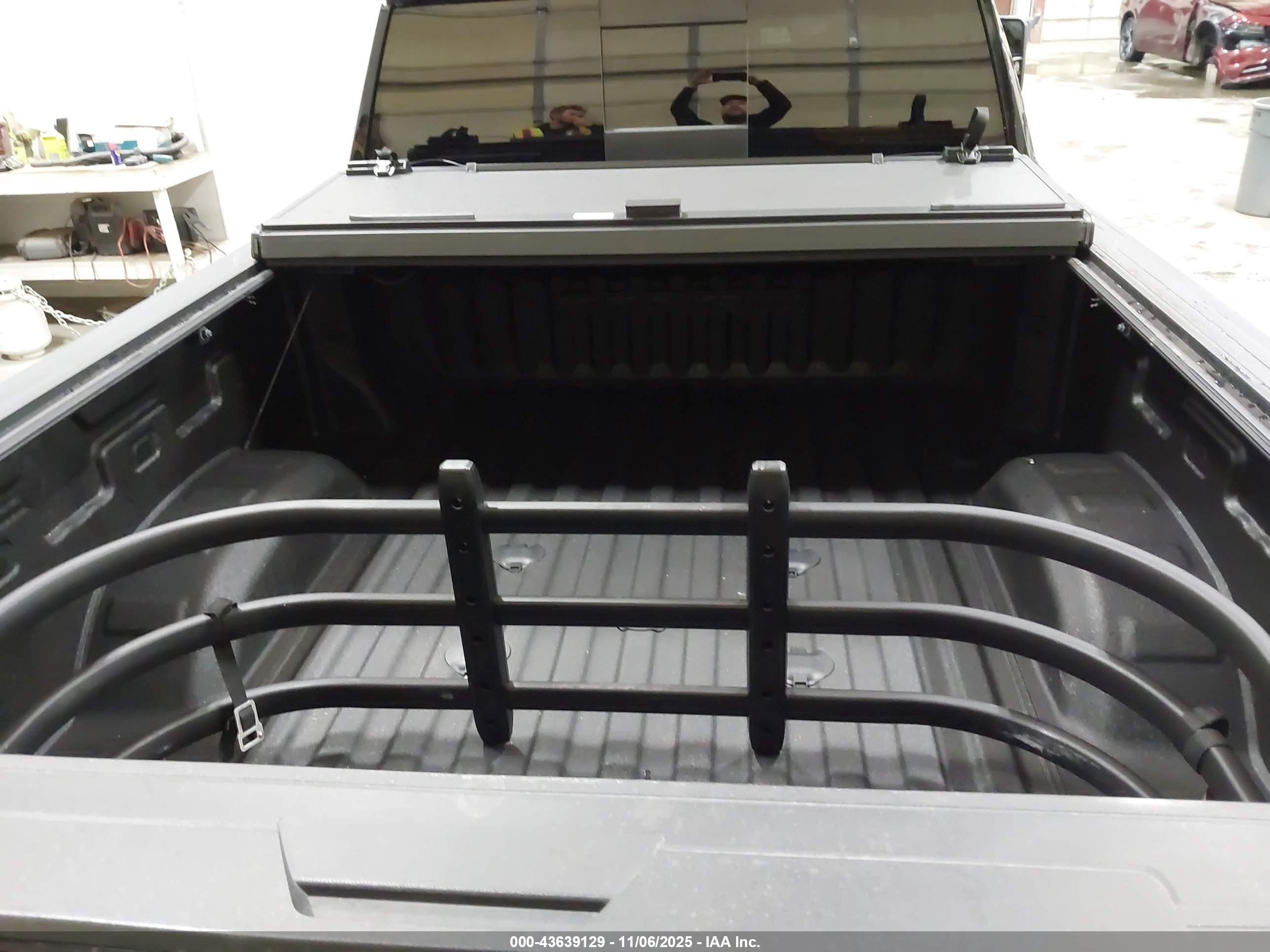 GMC SIERRA image 7