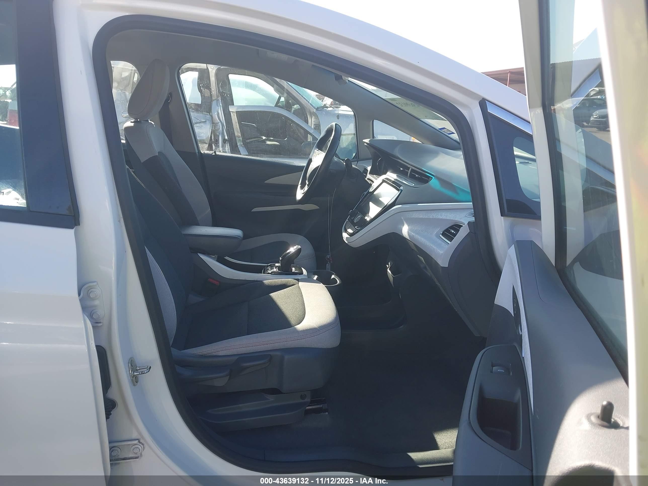 CHEVROLET BOLT image 5