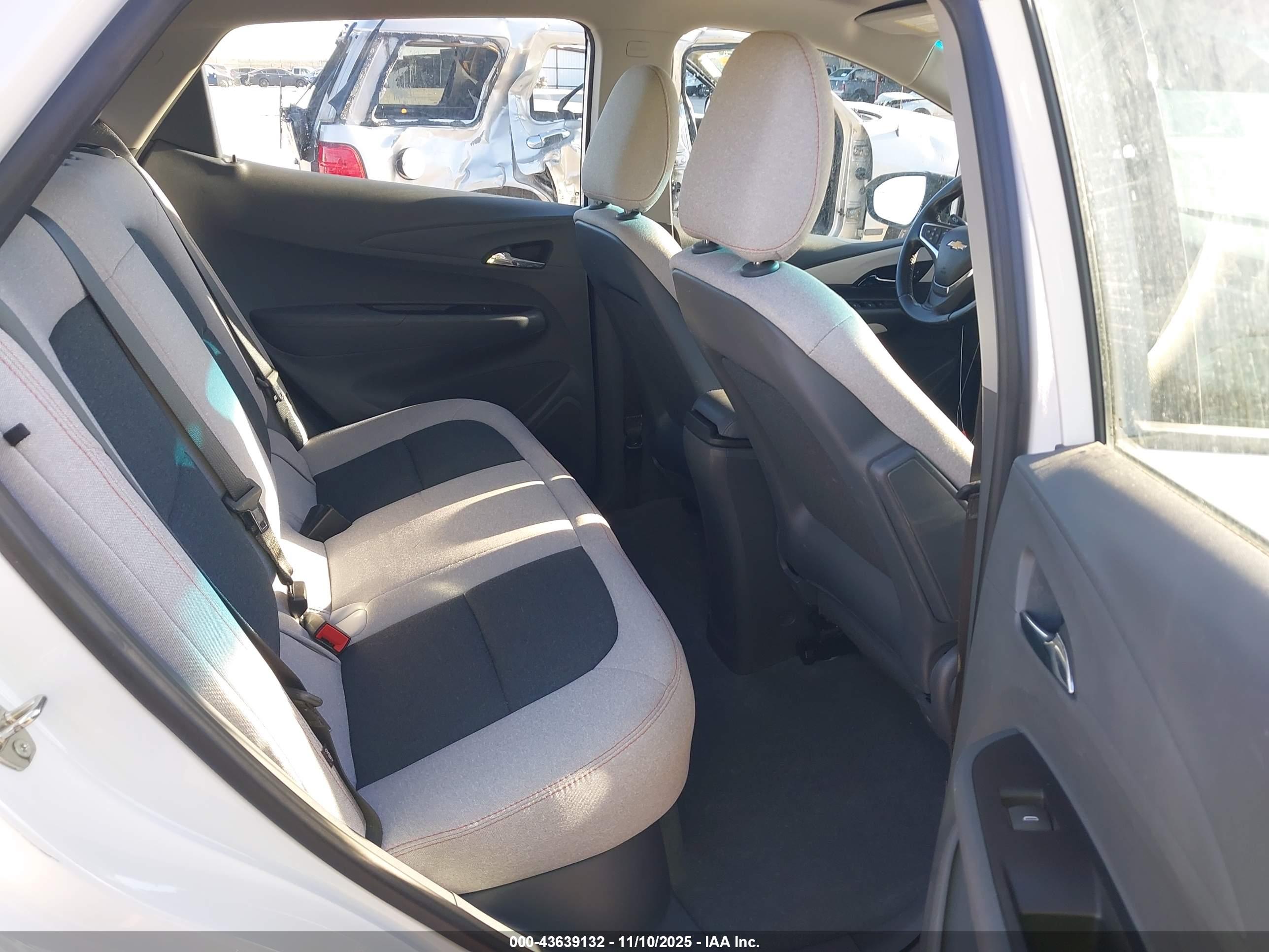 CHEVROLET BOLT image 8