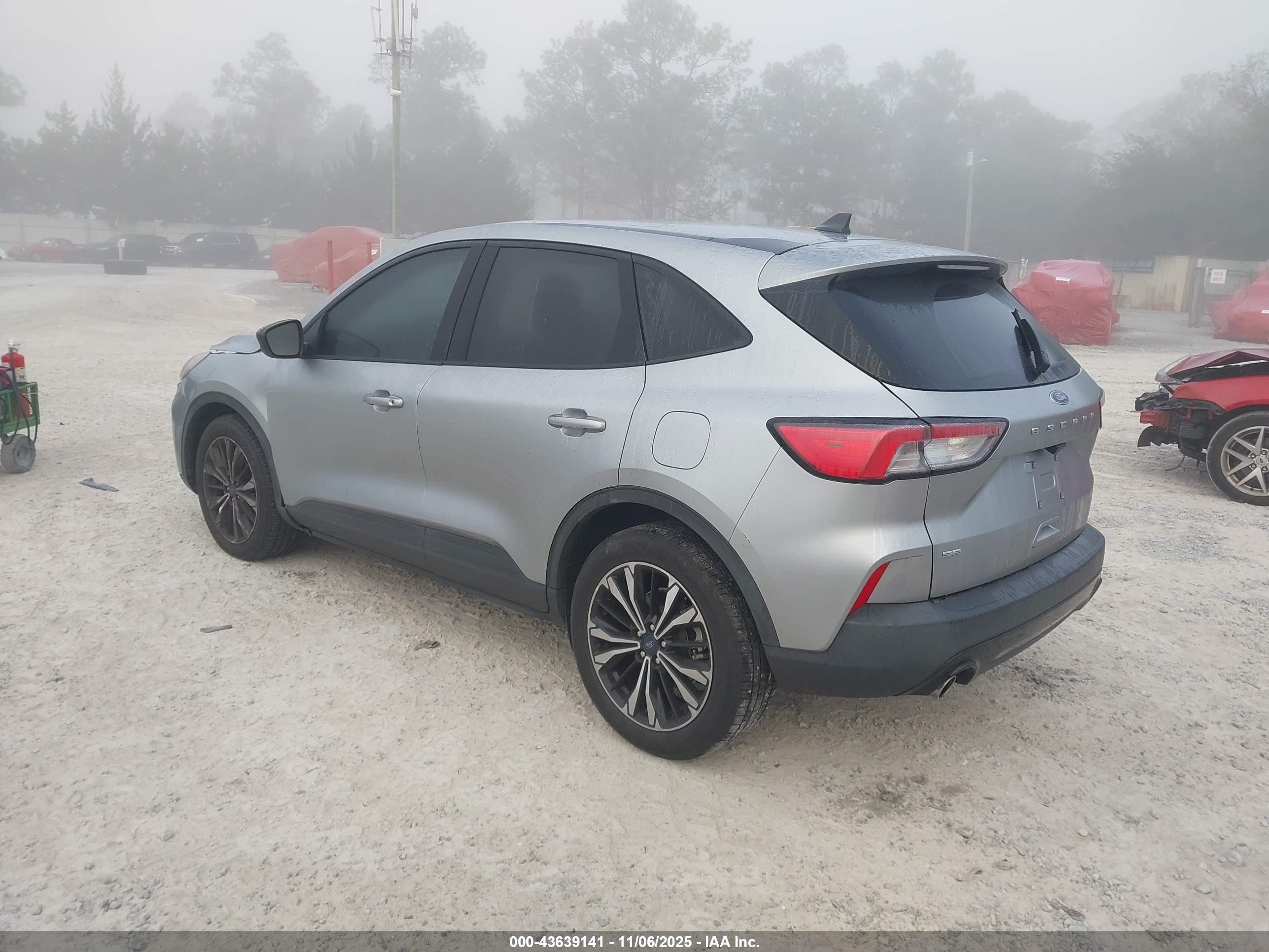 FORD ESCAPE image 3