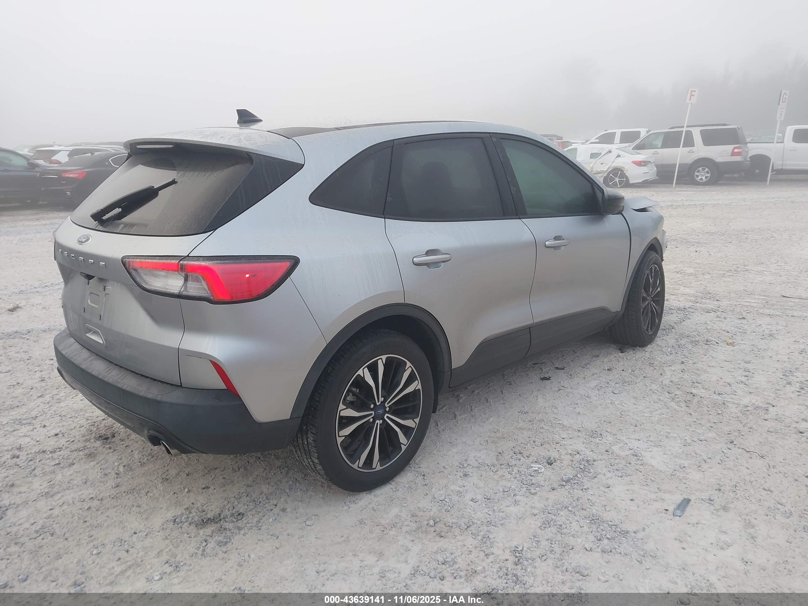 FORD ESCAPE image 4