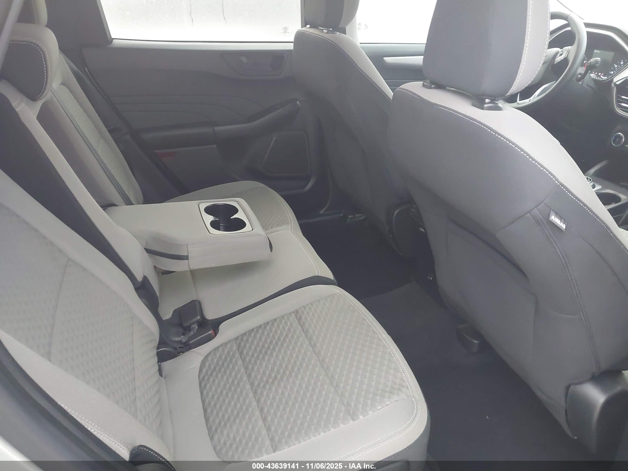 FORD ESCAPE image 8