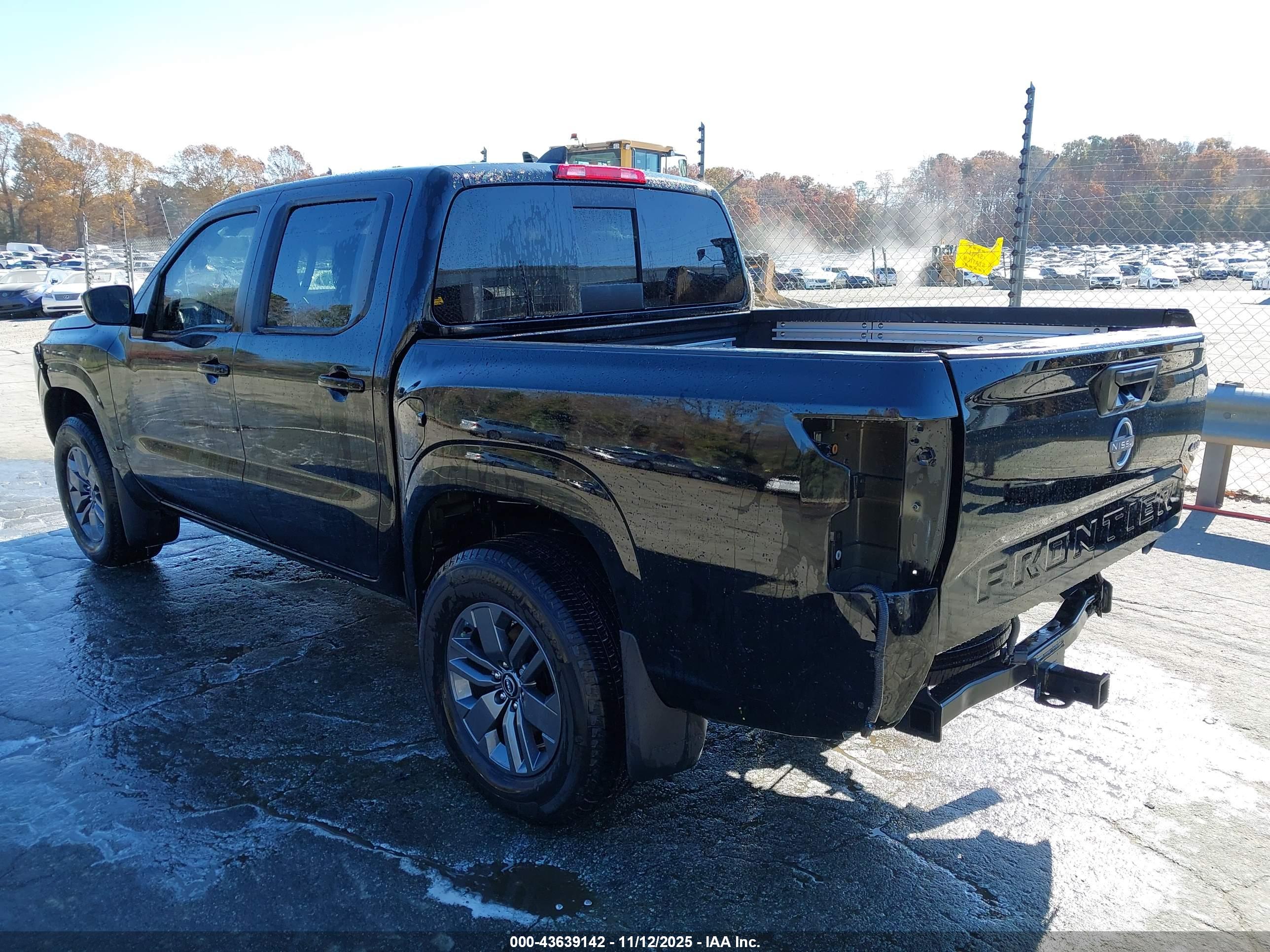 NISSAN FRONTIER image 3