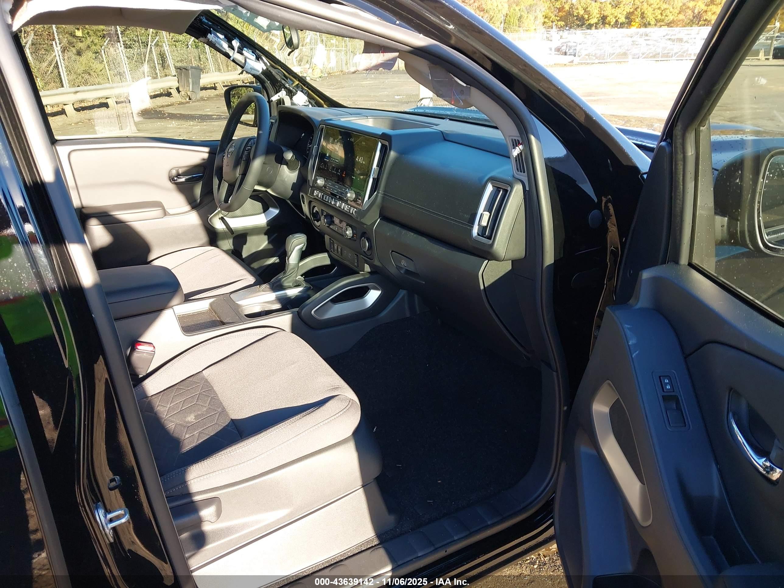 NISSAN FRONTIER image 5