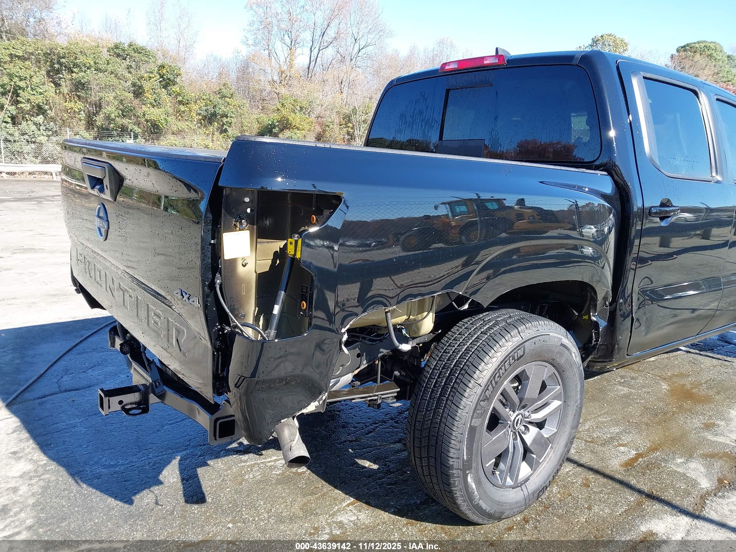 NISSAN FRONTIER image 6