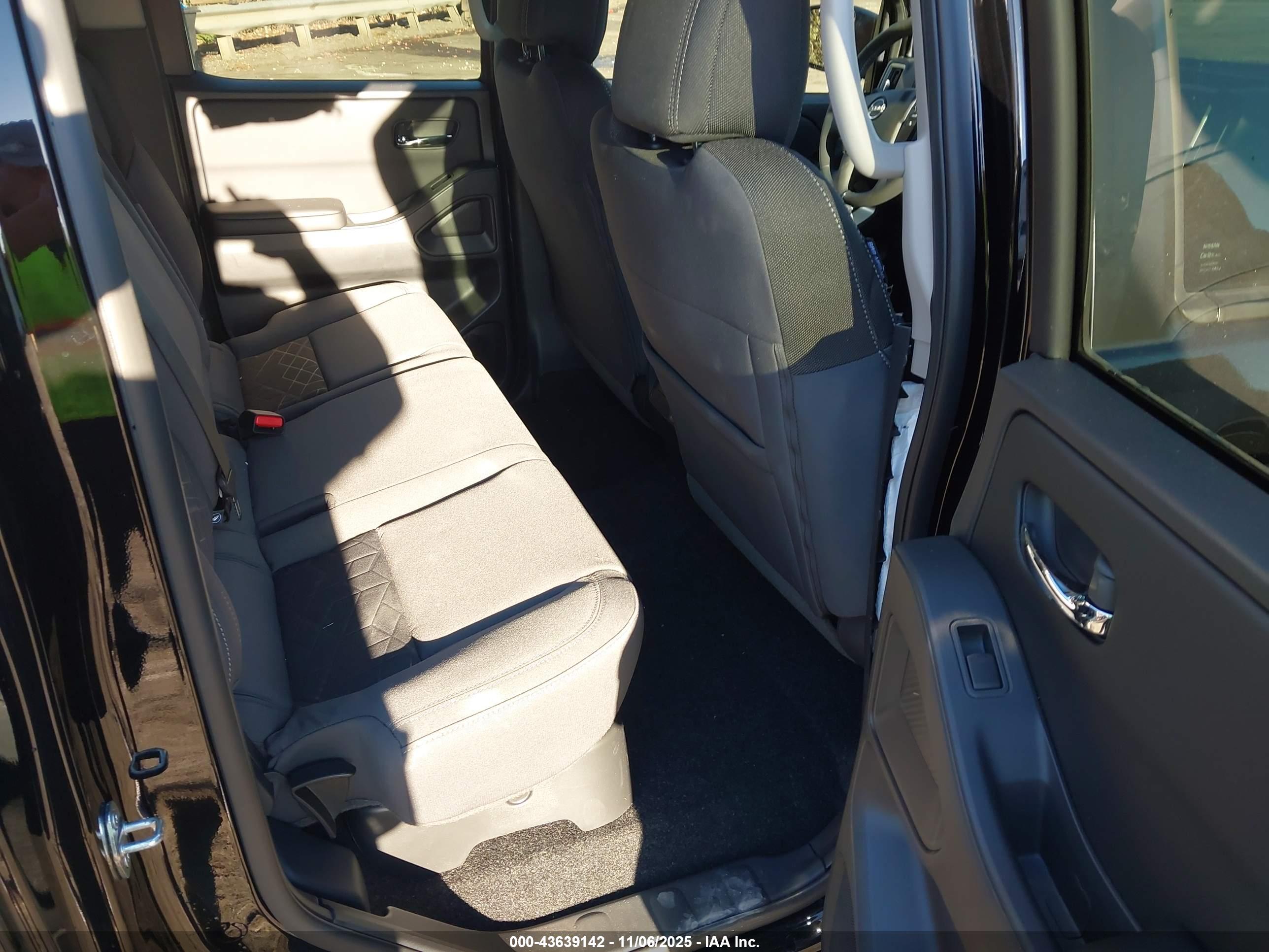 NISSAN FRONTIER image 8