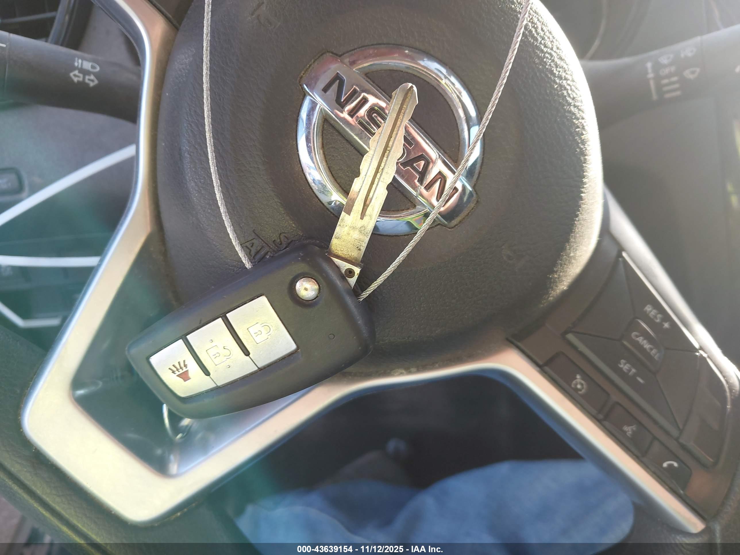 NISSAN ROGUE image 11