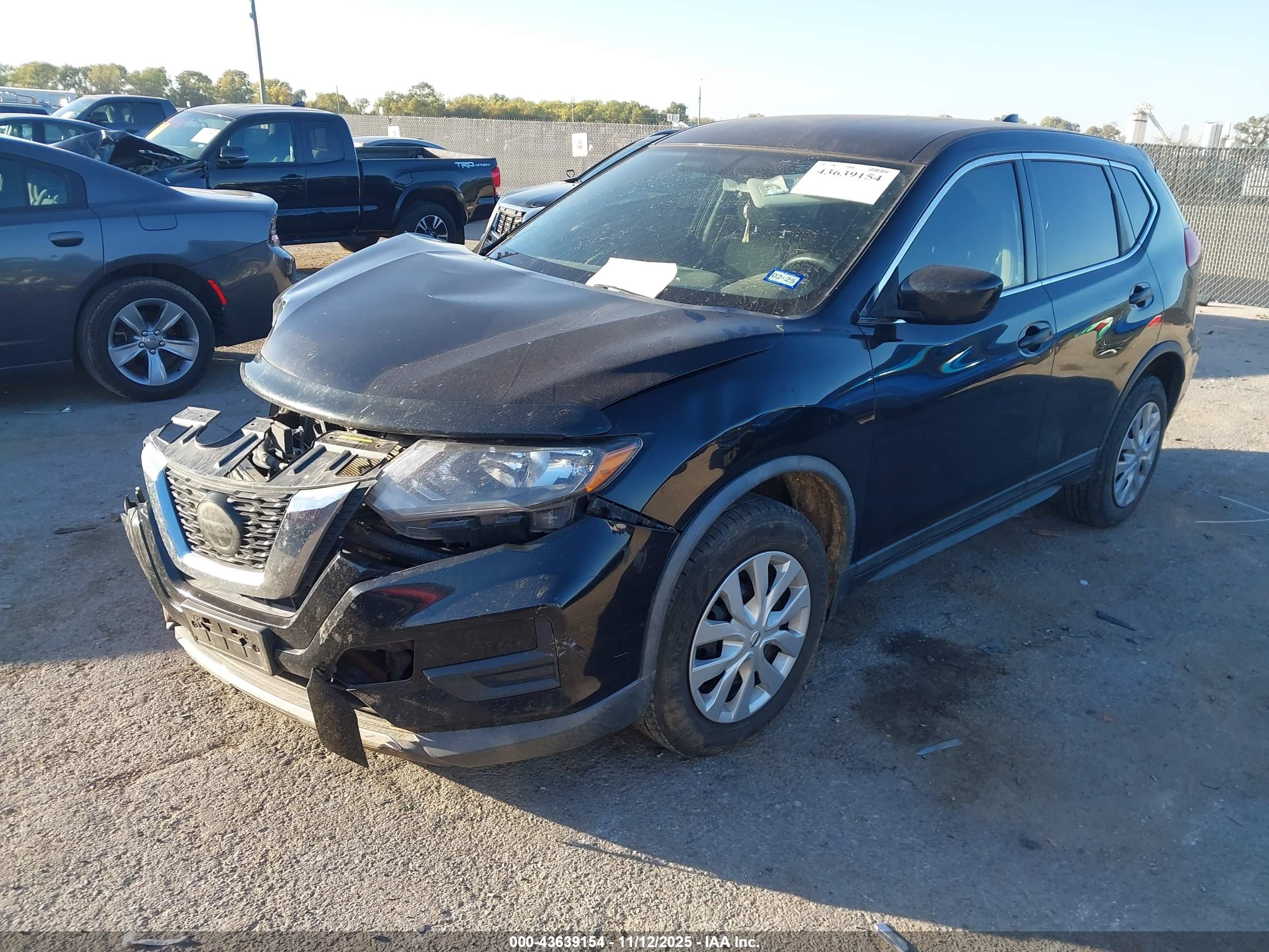 NISSAN ROGUE image 2