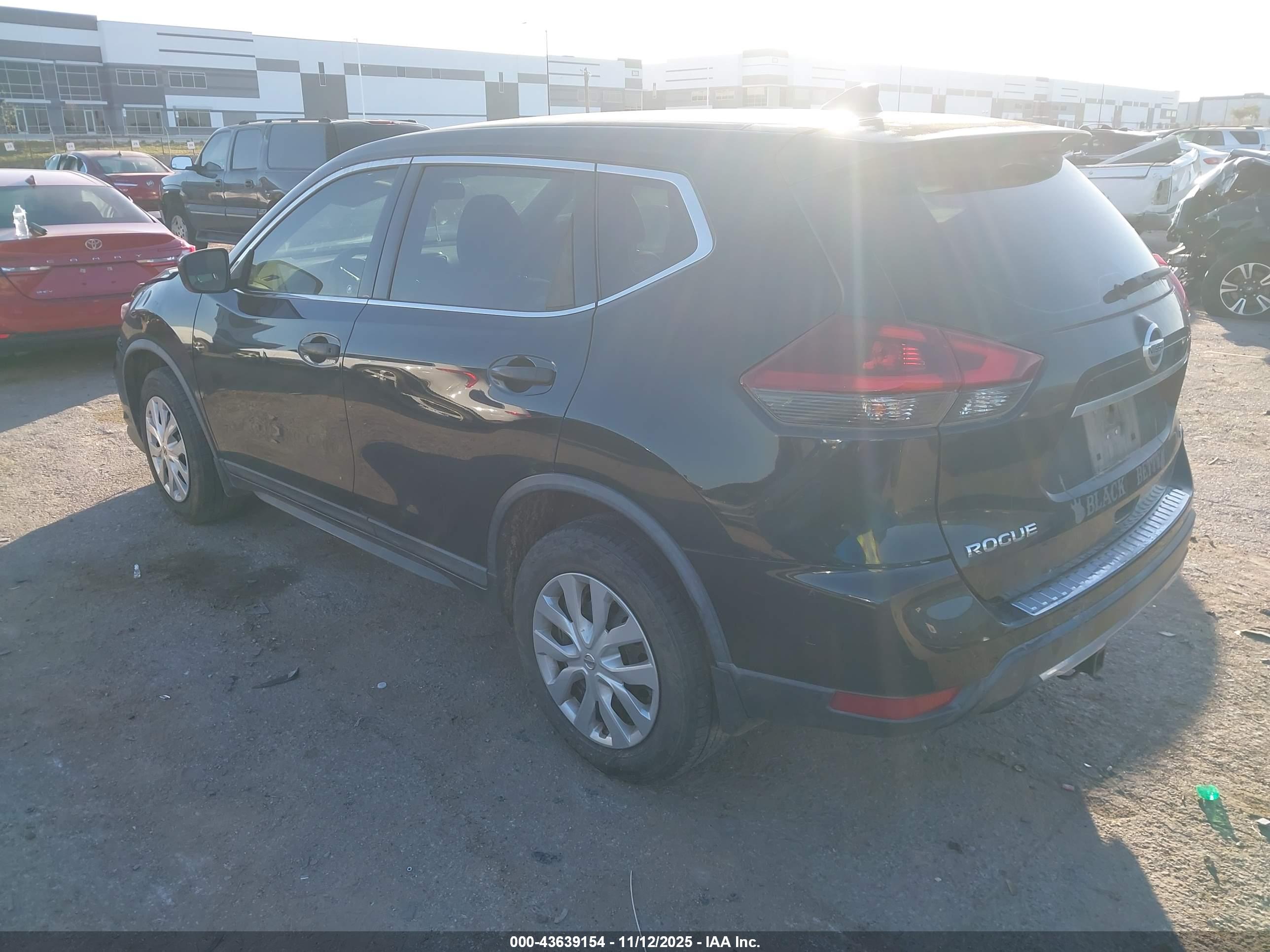 NISSAN ROGUE image 3