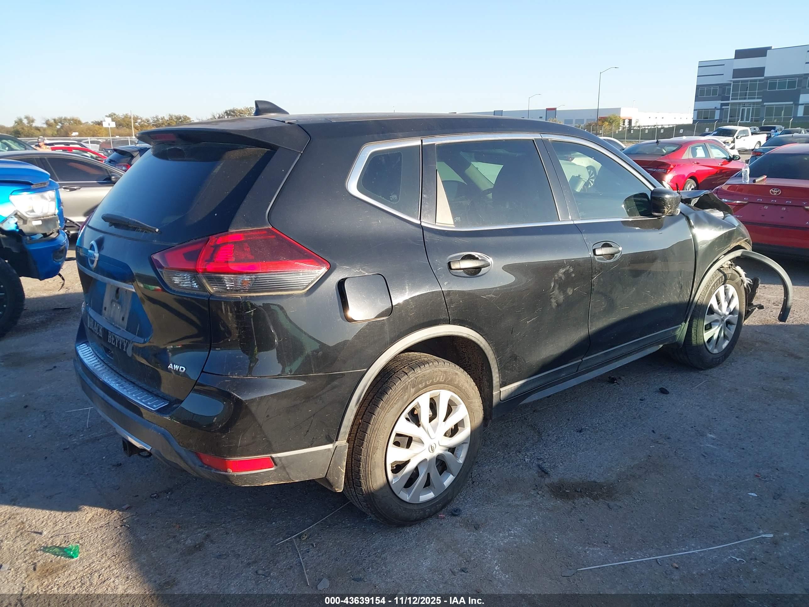 NISSAN ROGUE image 4