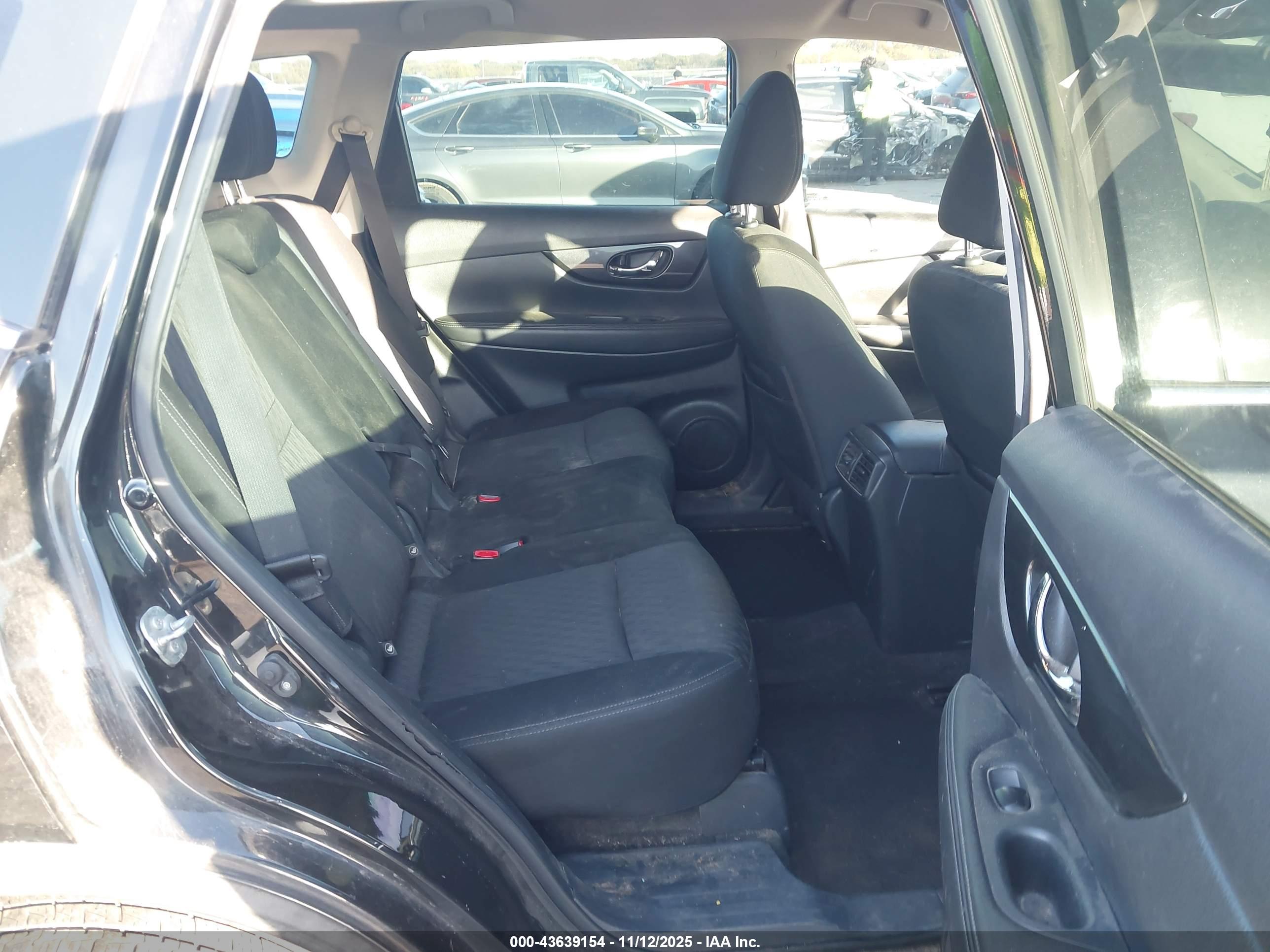 NISSAN ROGUE image 8