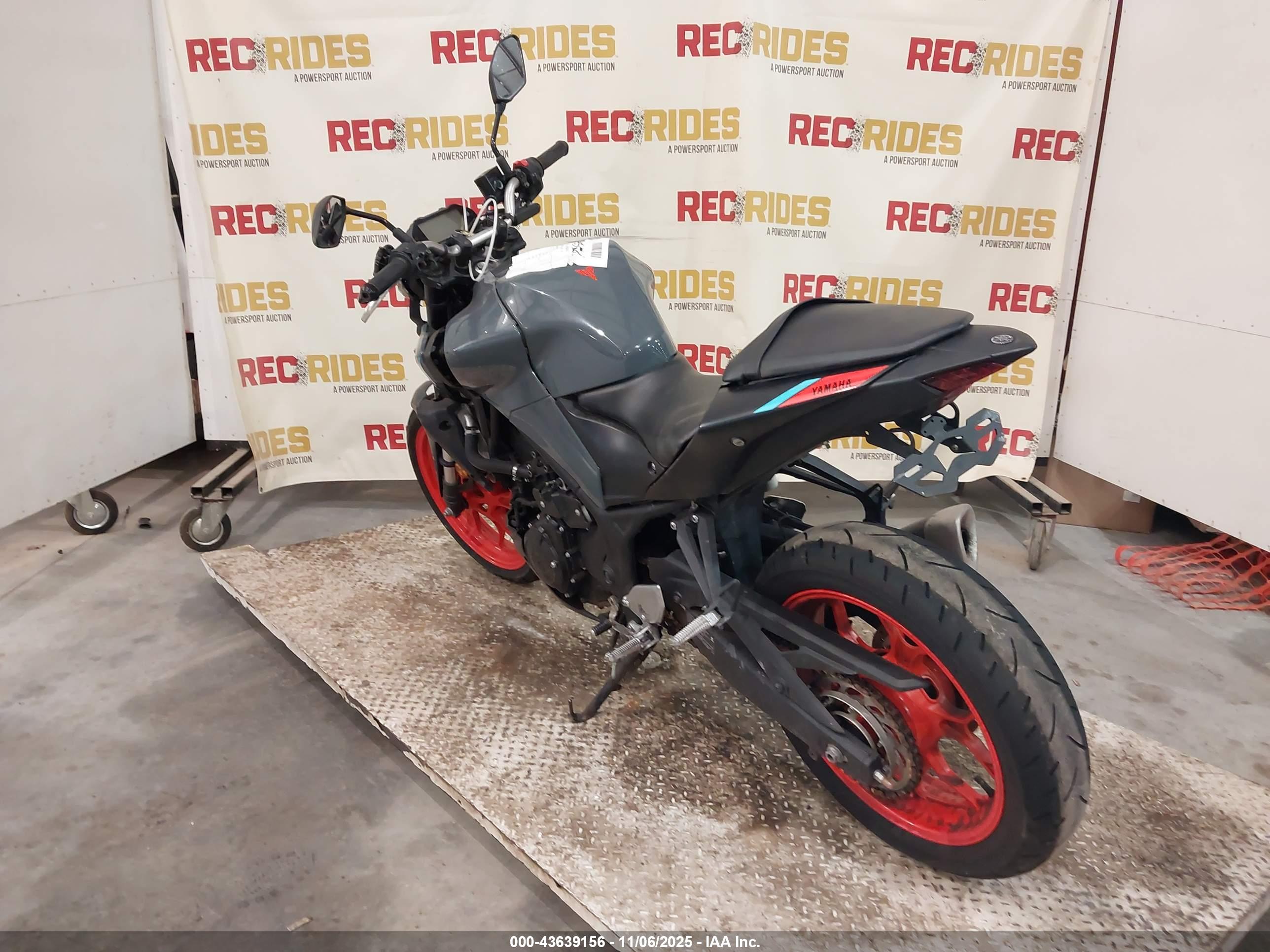 YAMAHA MT-03 image 3