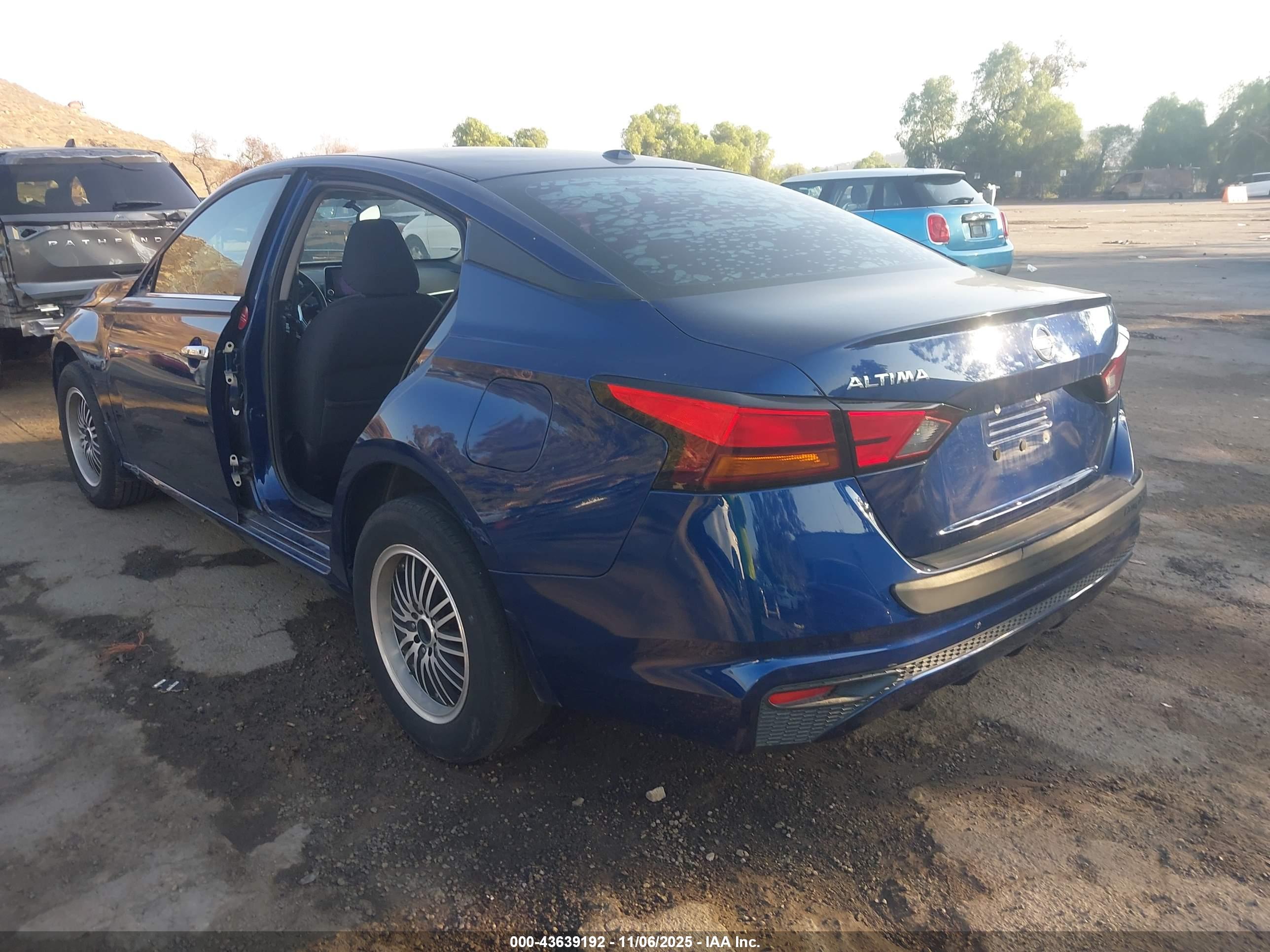 NISSAN ALTIMA image 3