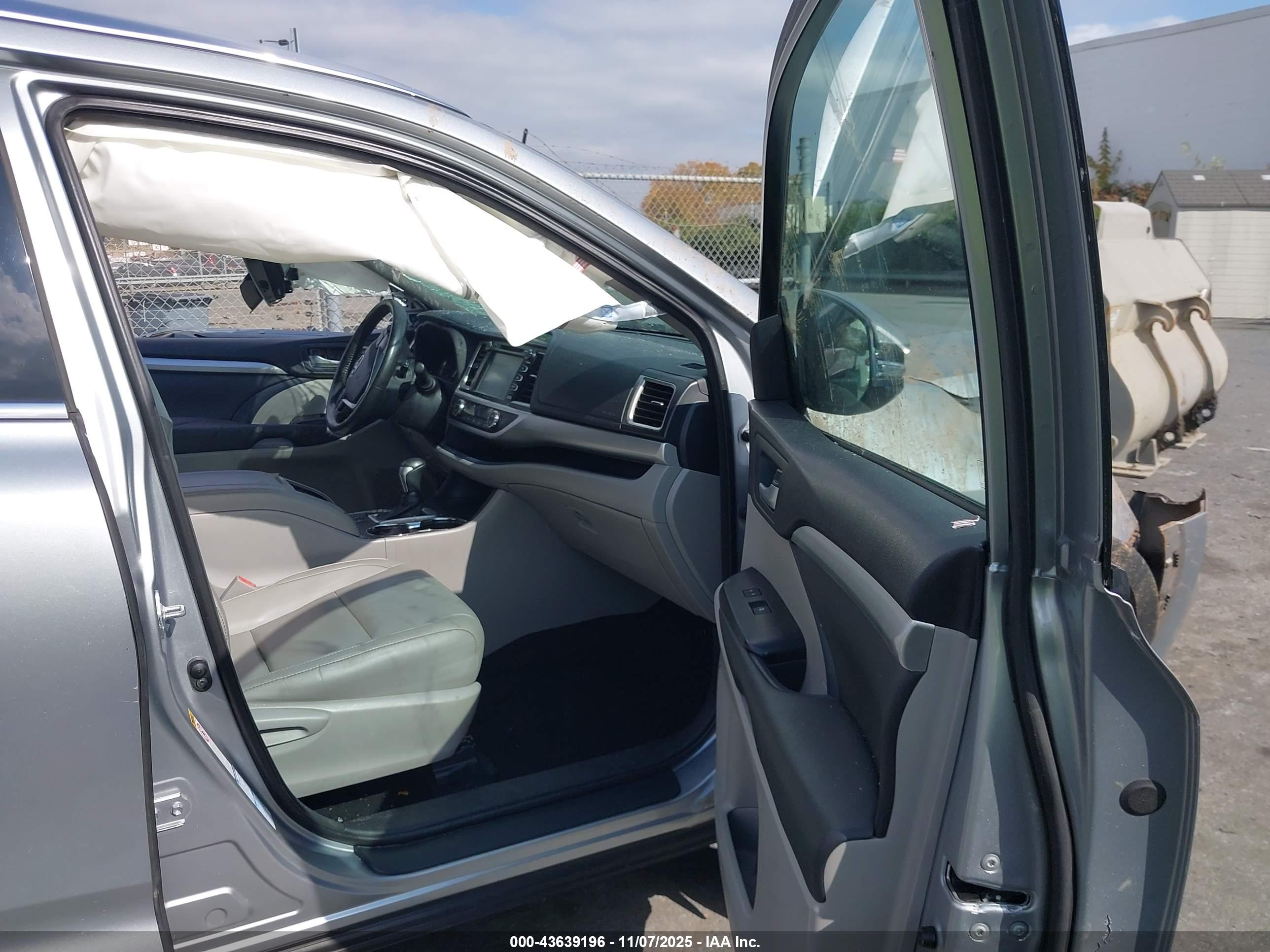 TOYOTA HIGHLANDER image 5