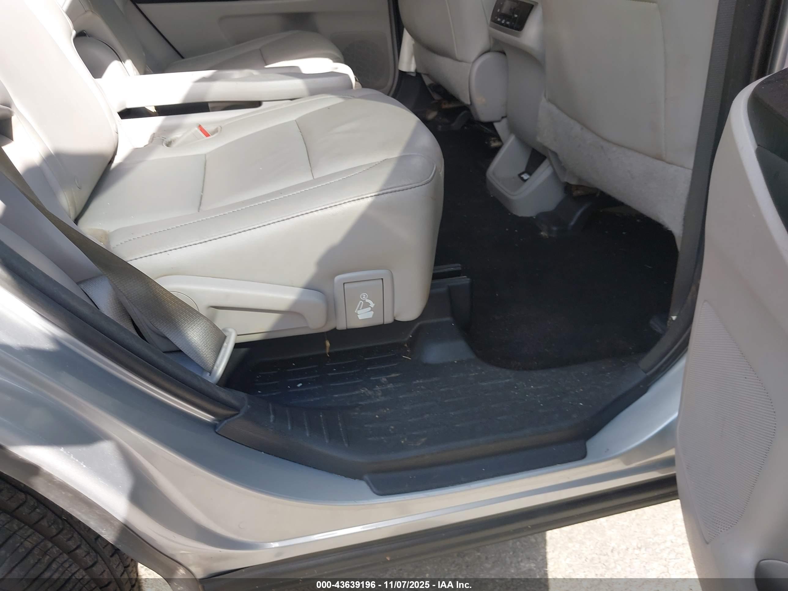 TOYOTA HIGHLANDER image 8