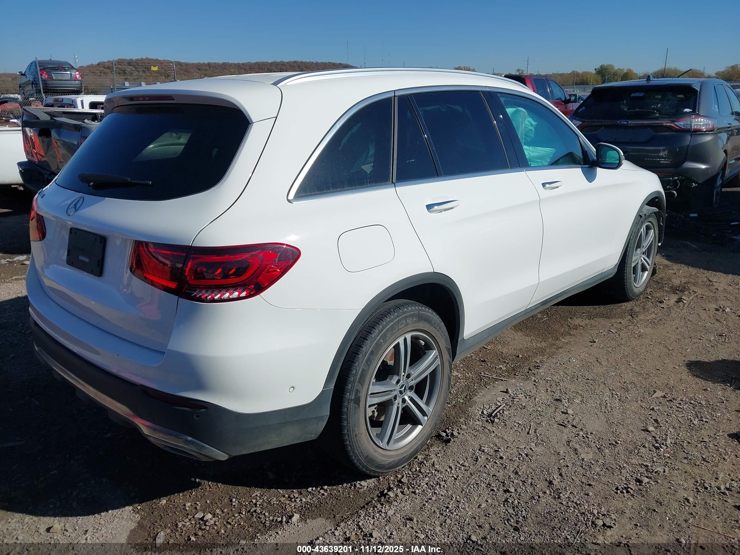 MERCEDES-BENZ GLC image 4