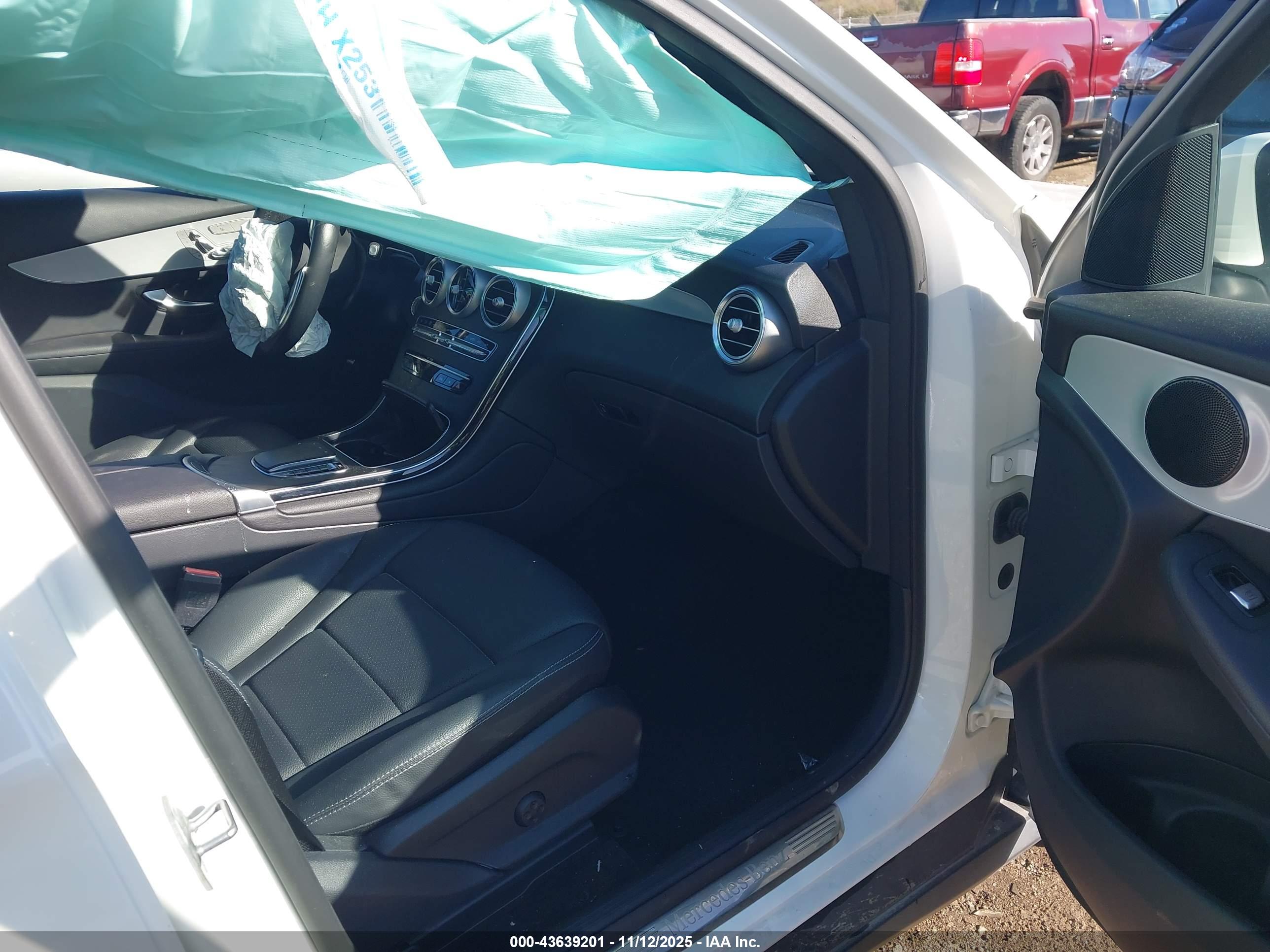 MERCEDES-BENZ GLC image 5