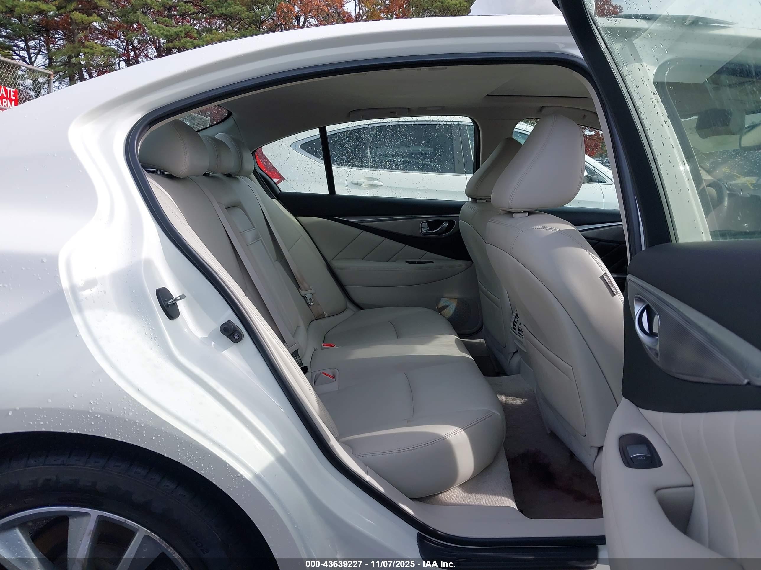 INFINITI Q50 image 8