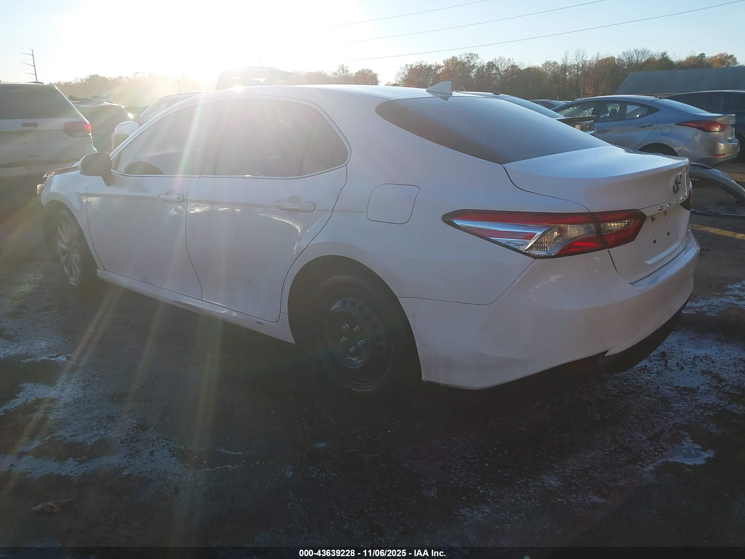 TOYOTA CAMRY image 3