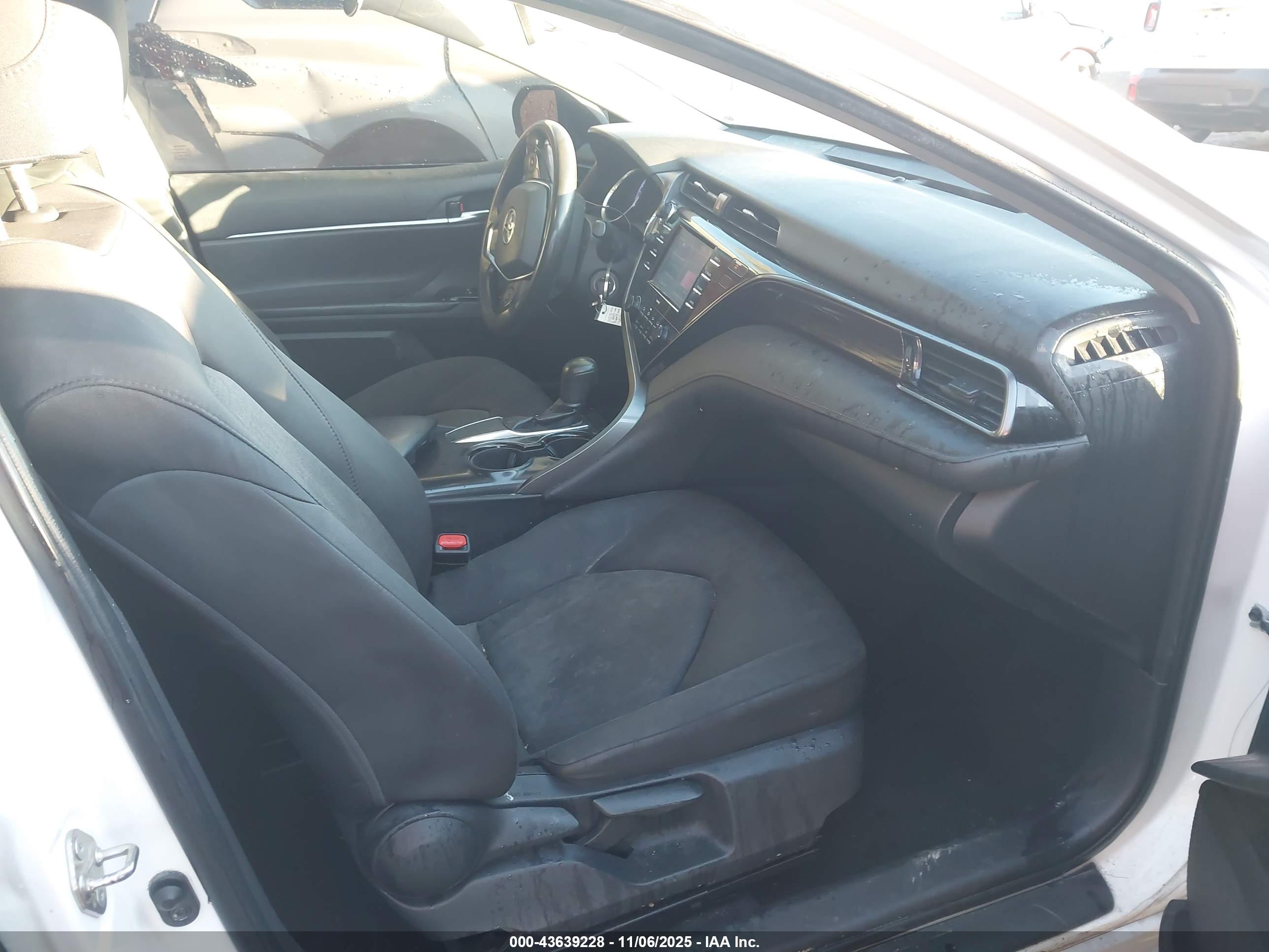 TOYOTA CAMRY image 5