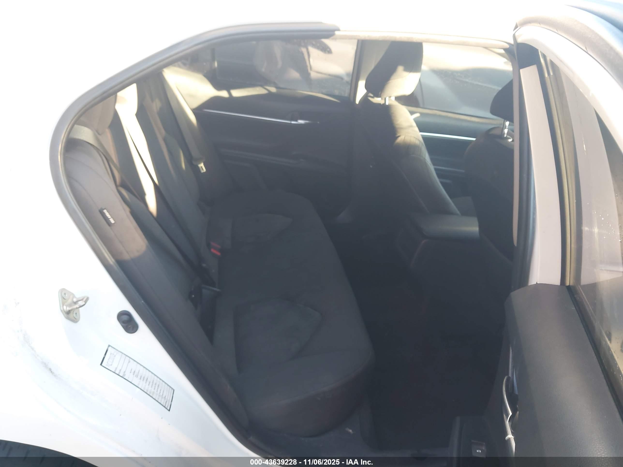 TOYOTA CAMRY image 8