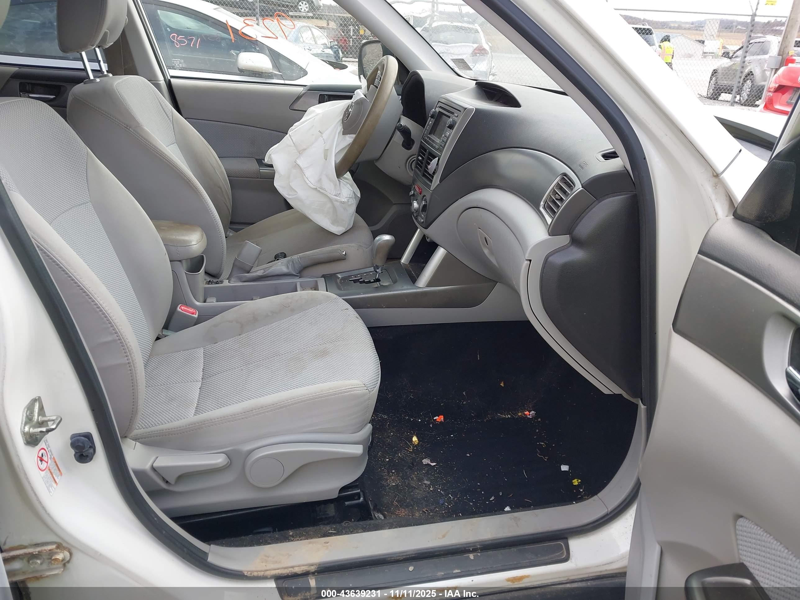 SUBARU FORESTER image 5