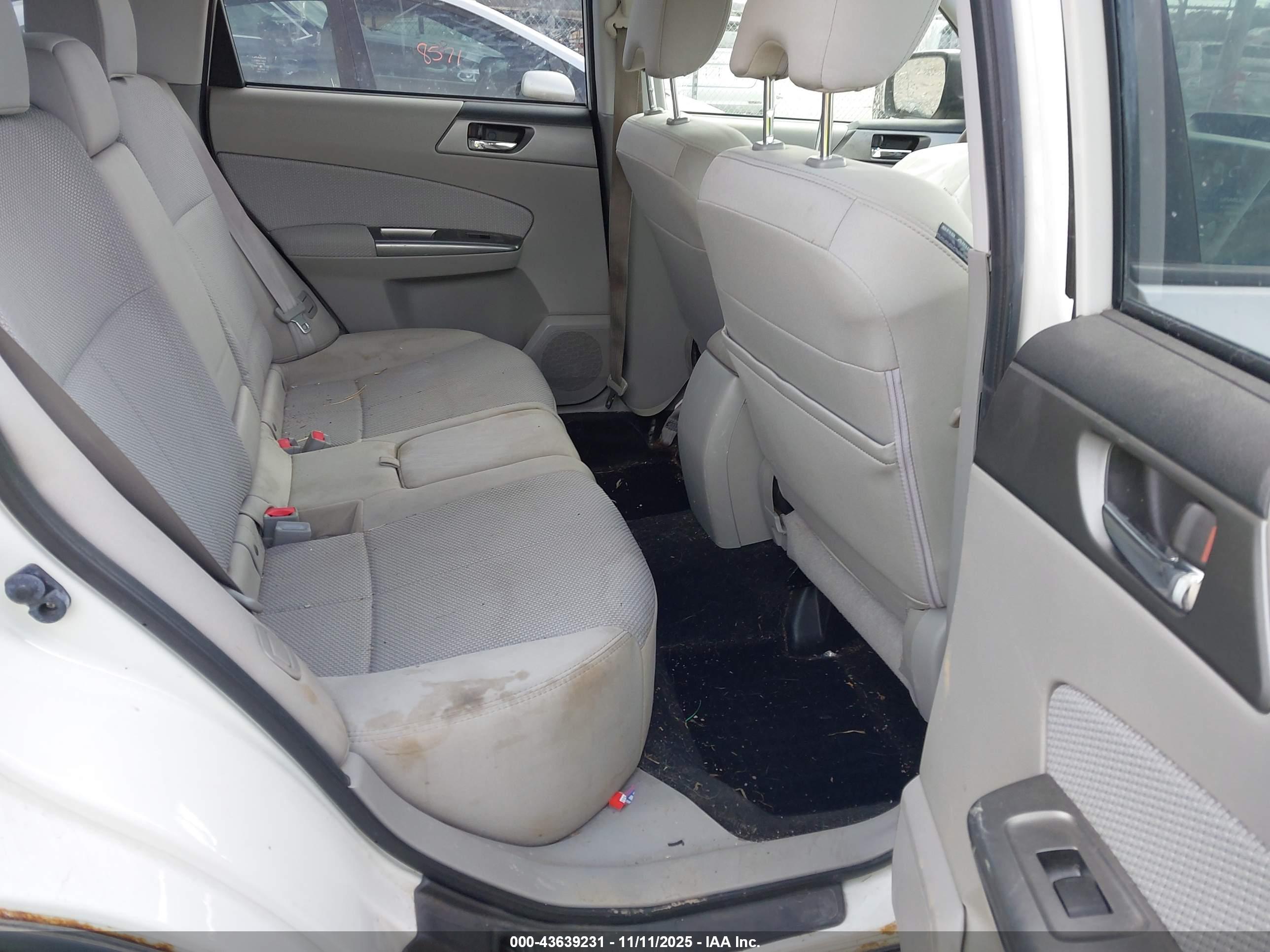 SUBARU FORESTER image 8