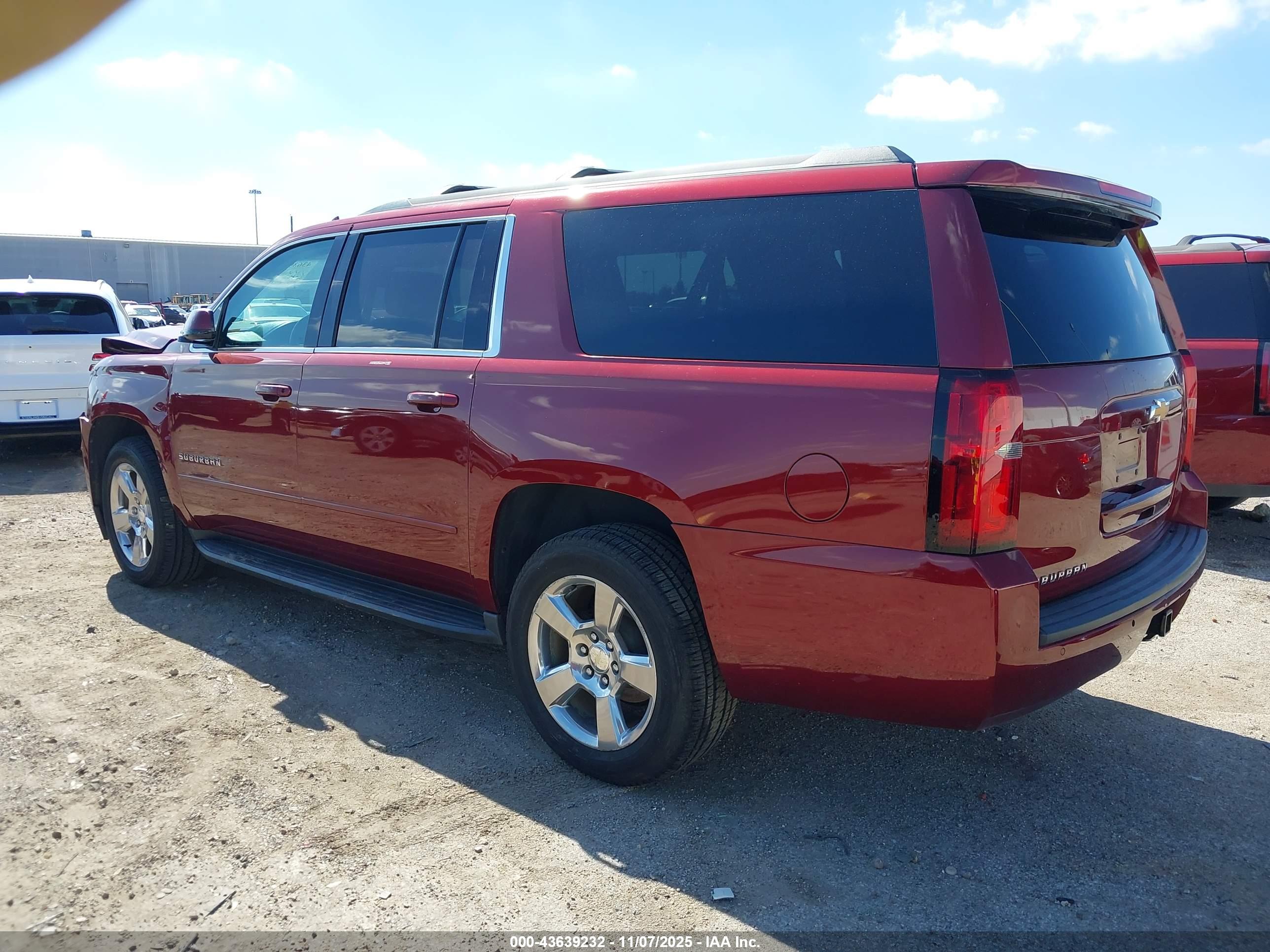 CHEVROLET SUBURBAN image 3