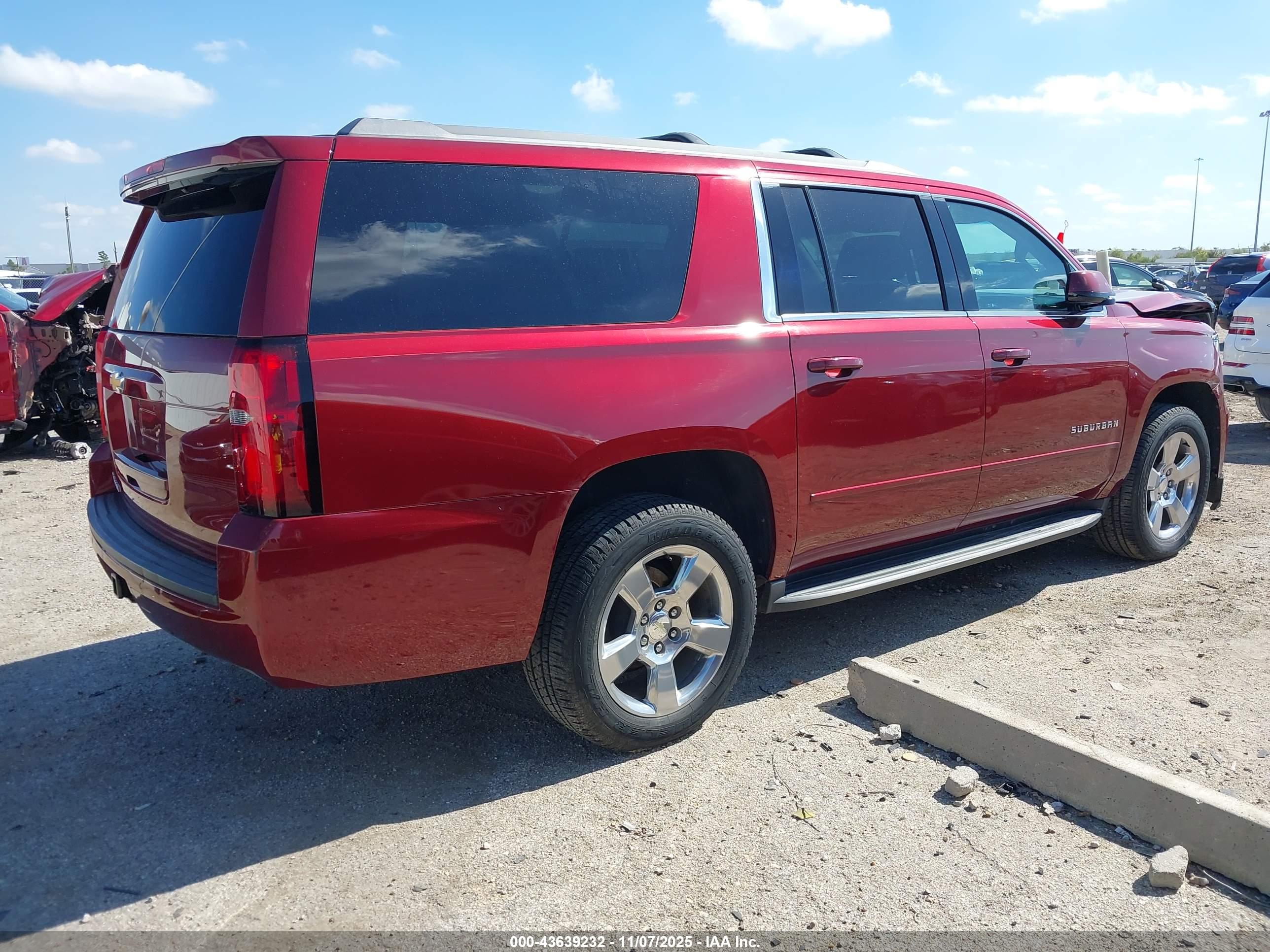 CHEVROLET SUBURBAN image 4