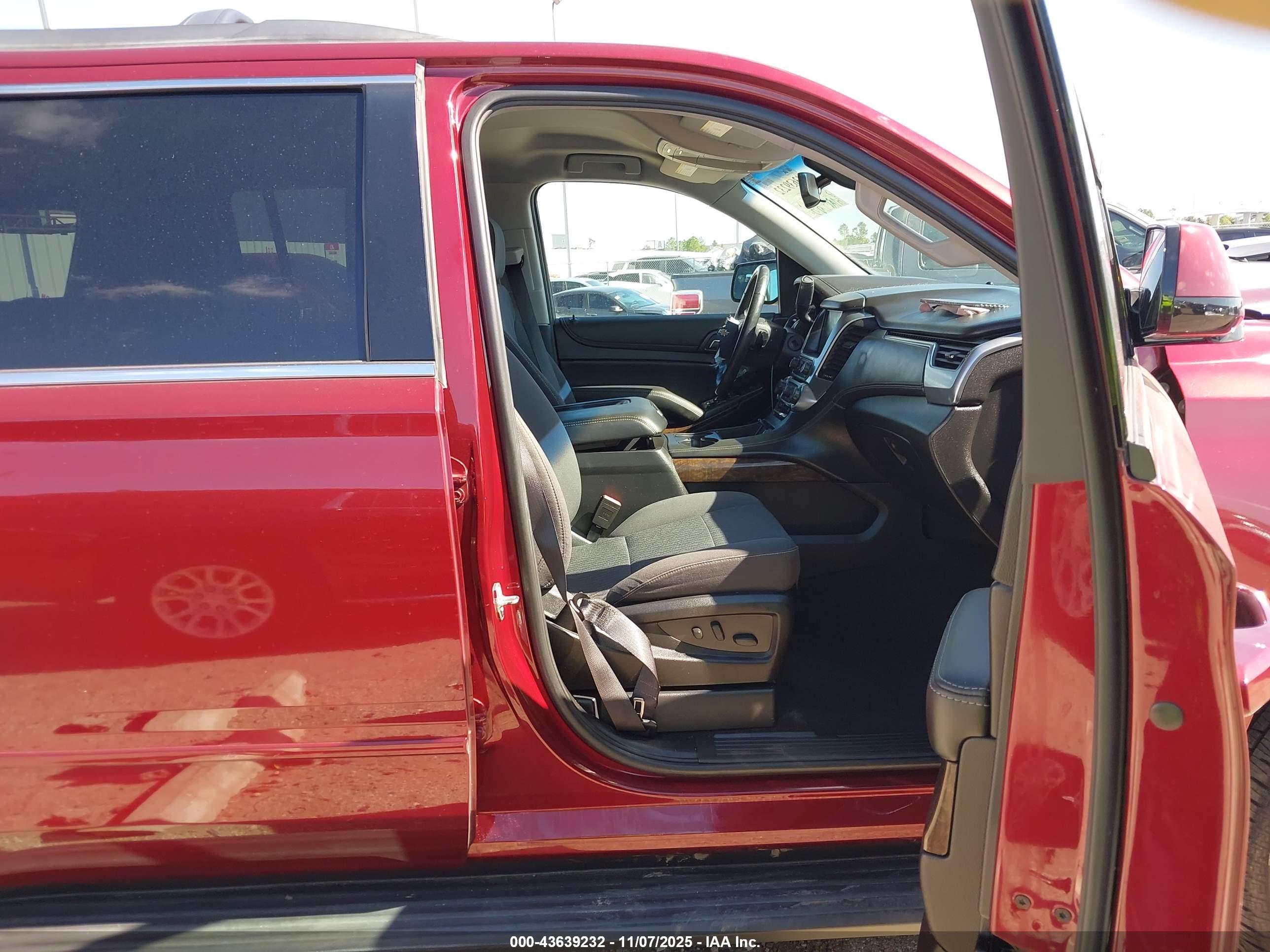 CHEVROLET SUBURBAN image 5