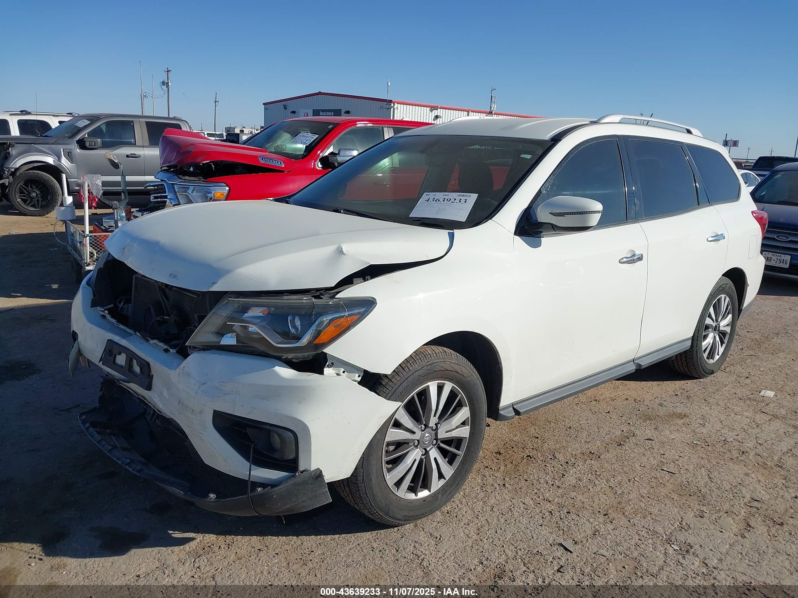 NISSAN PATHFINDER image 2
