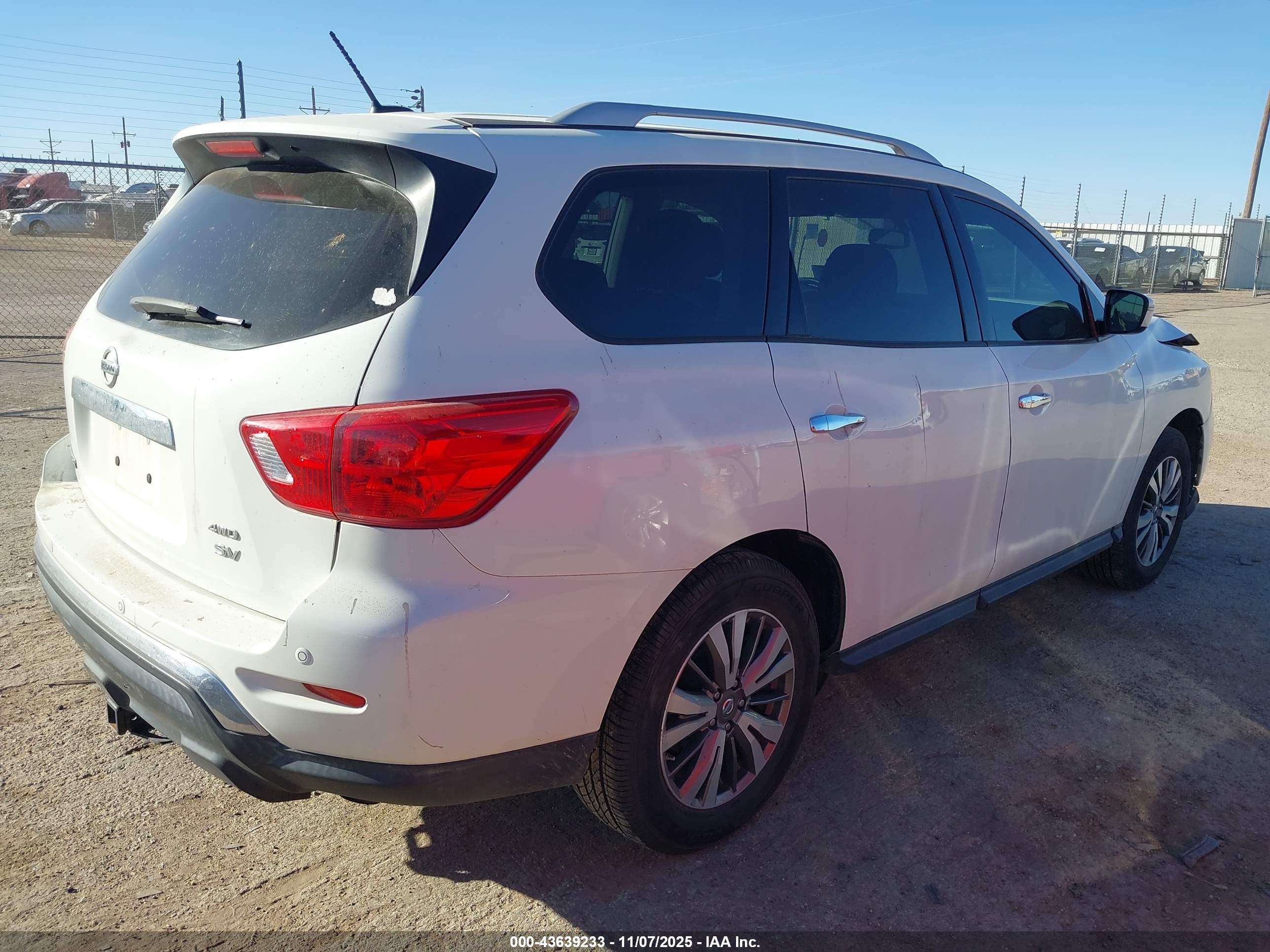 NISSAN PATHFINDER image 4