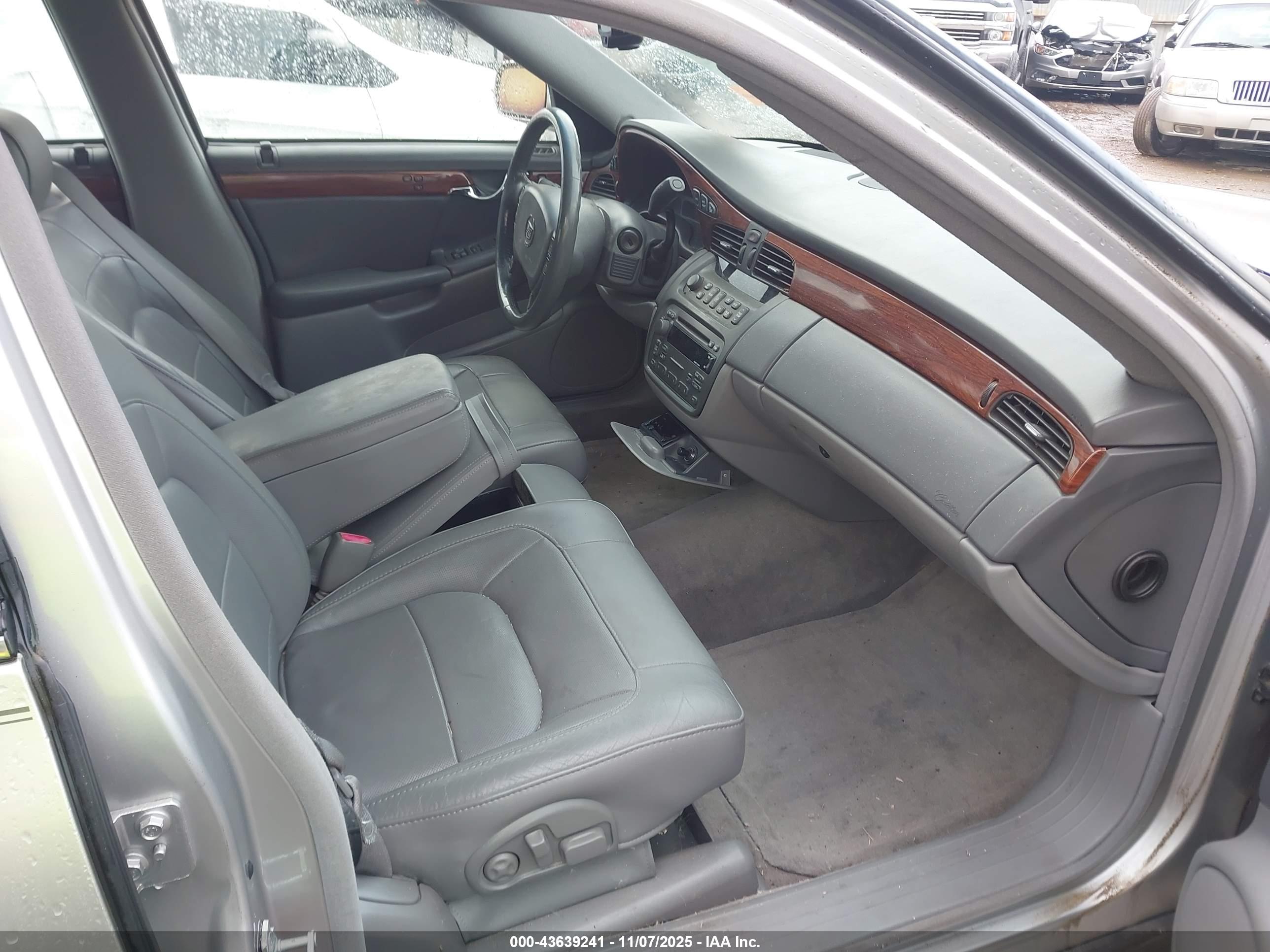 CADILLAC DEVILLE image 5