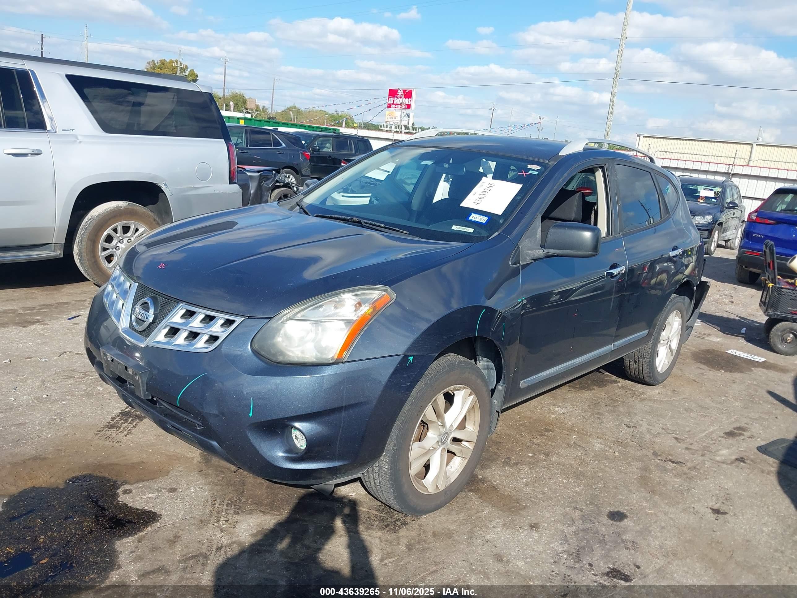 NISSAN ROGUE image 2