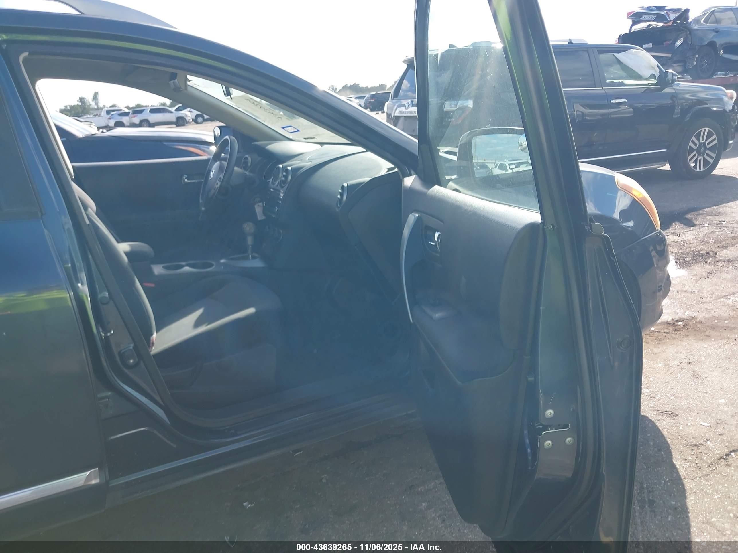 NISSAN ROGUE image 5