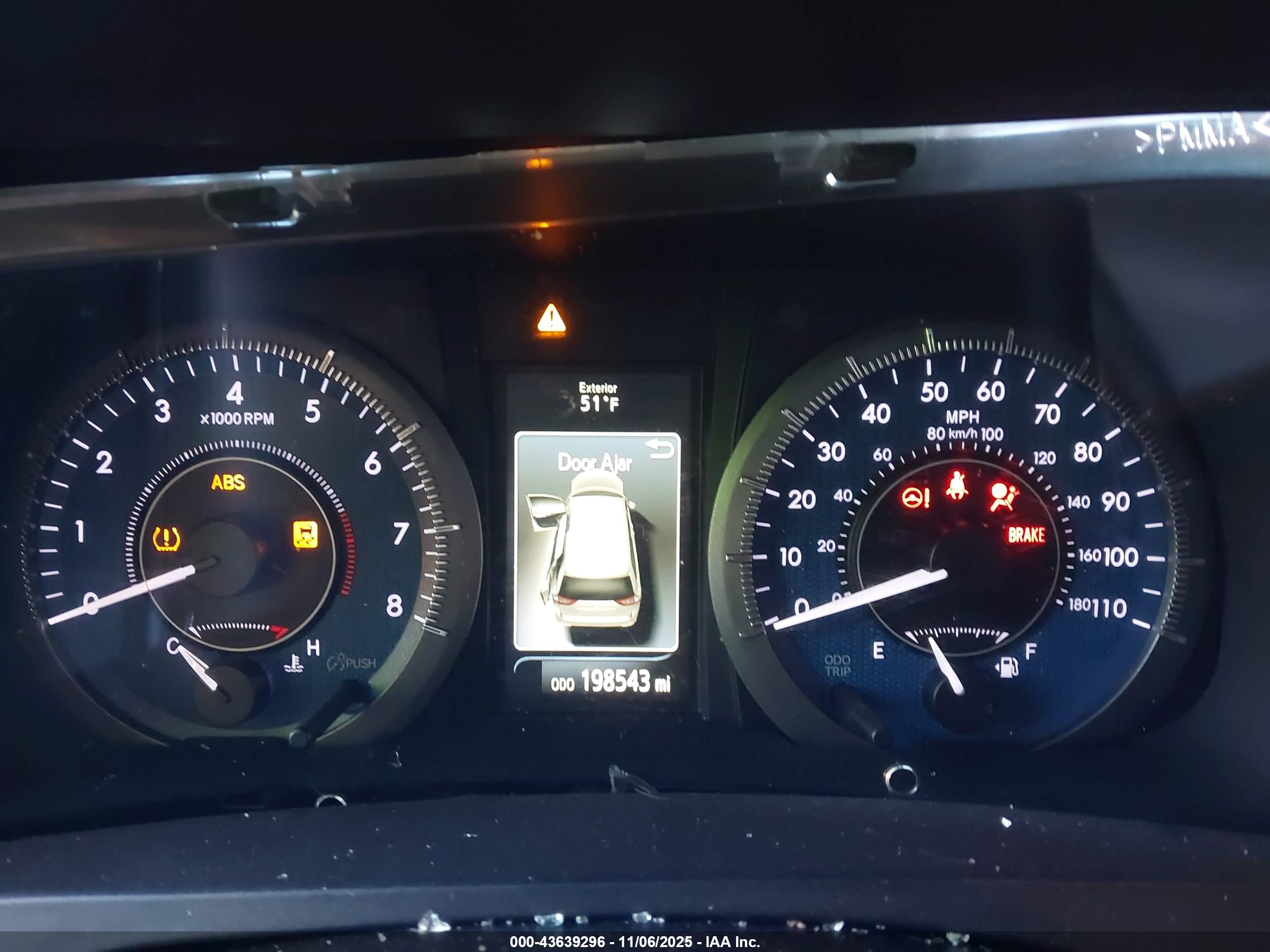TOYOTA SIENNA image 7