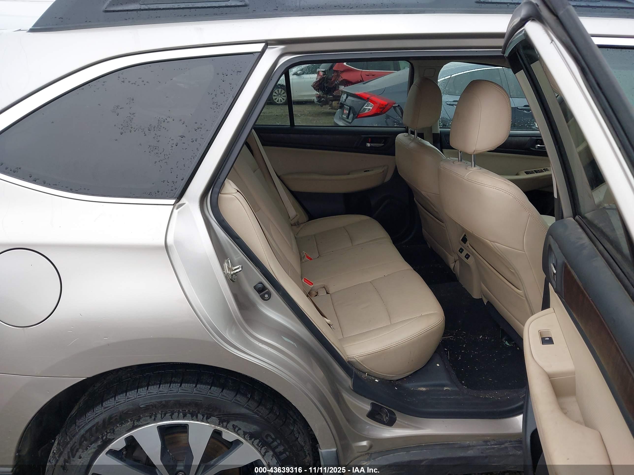 SUBARU OUTBACK image 8