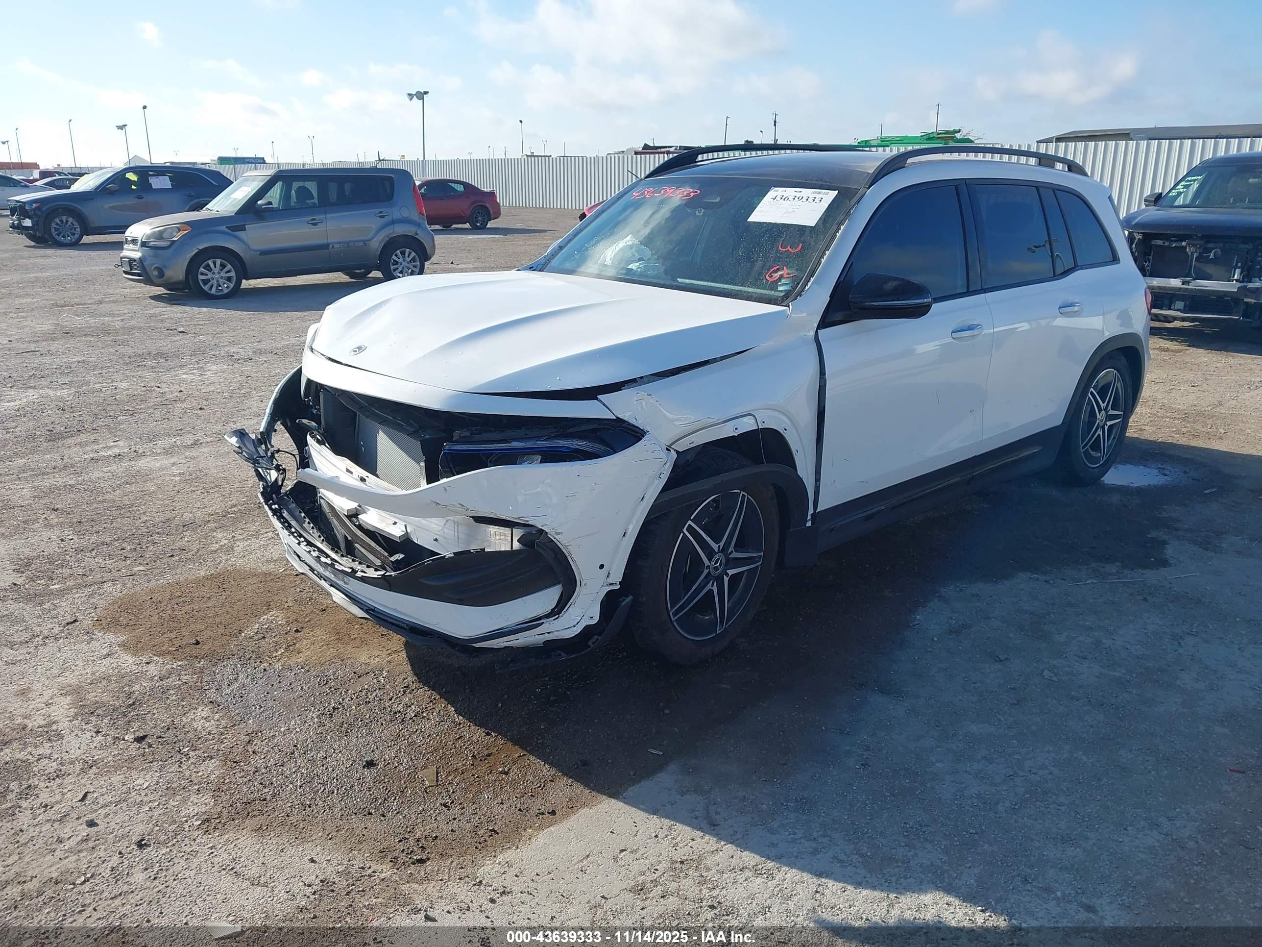 MERCEDES-BENZ EQB image 2