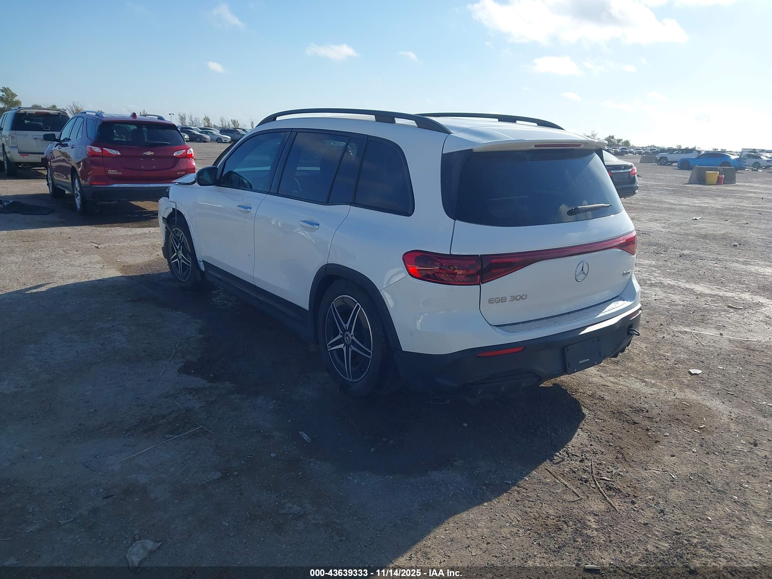 MERCEDES-BENZ EQB image 3