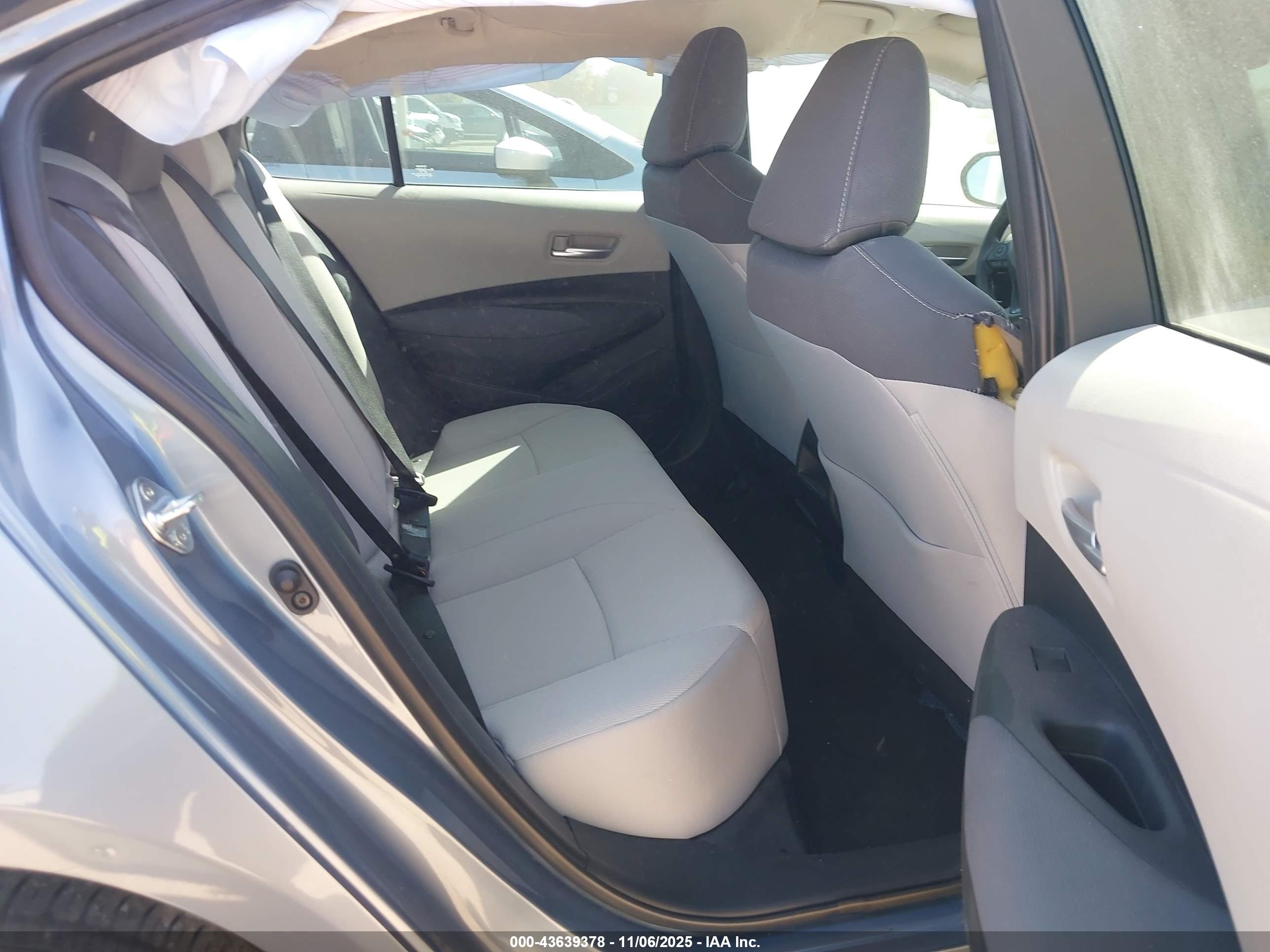 TOYOTA COROLLA image 8