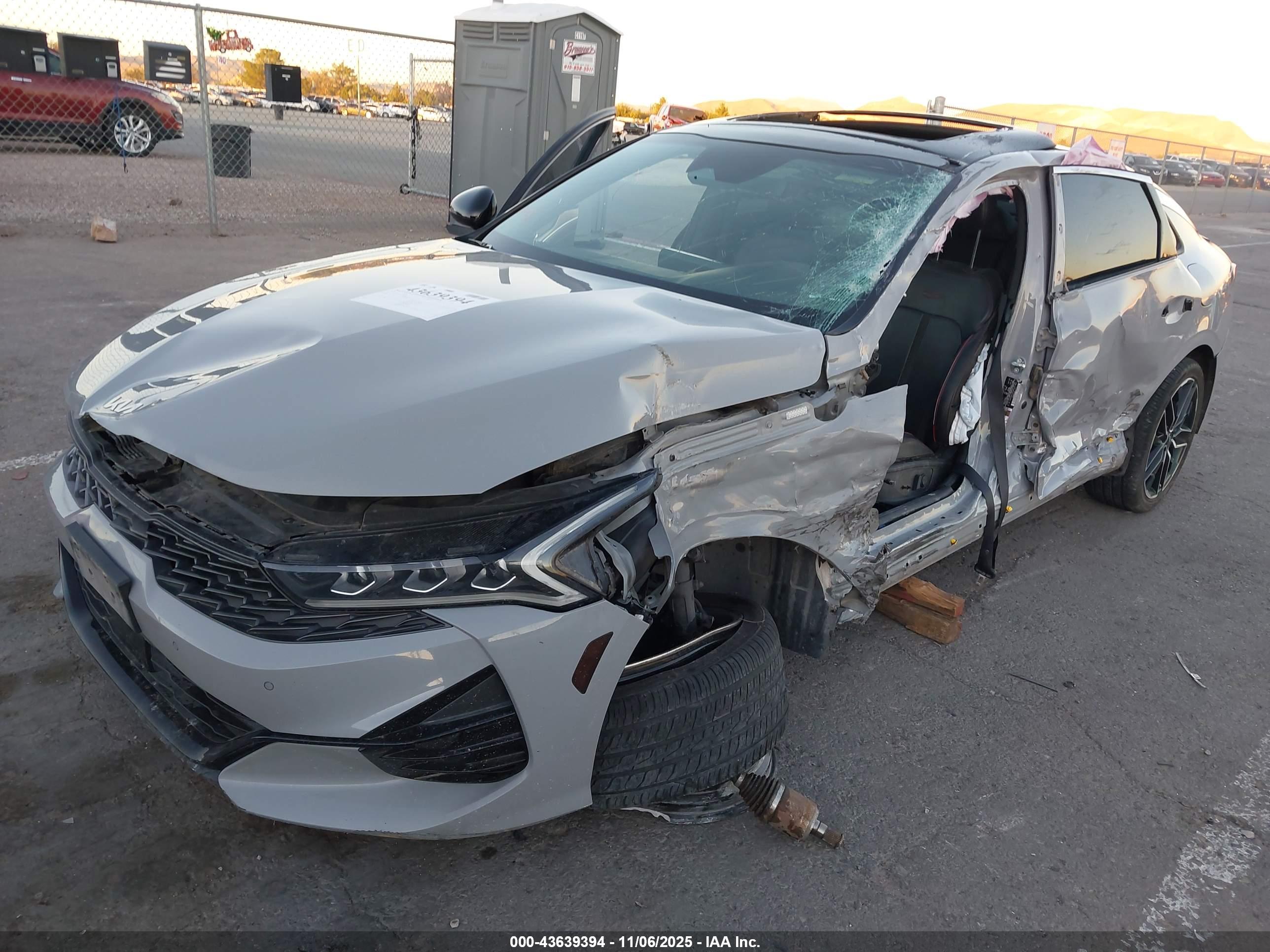 KIA K5 image 2