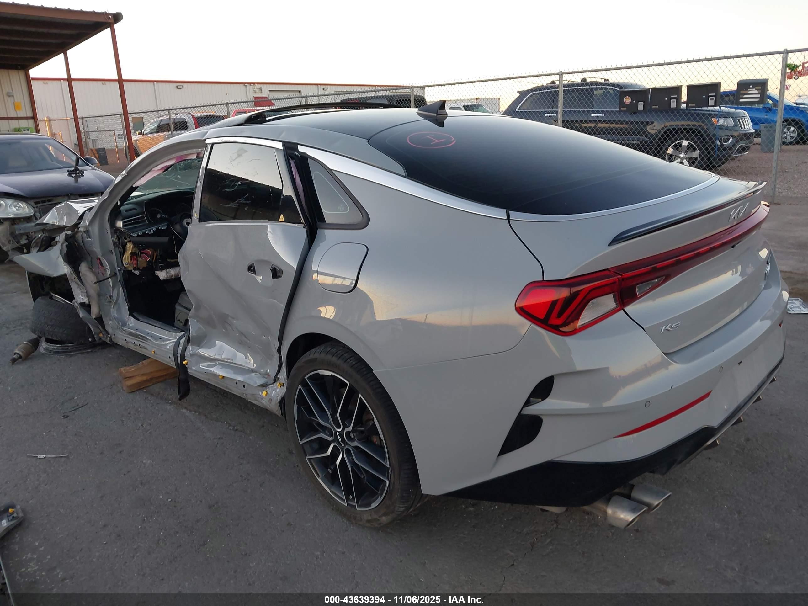 KIA K5 image 3