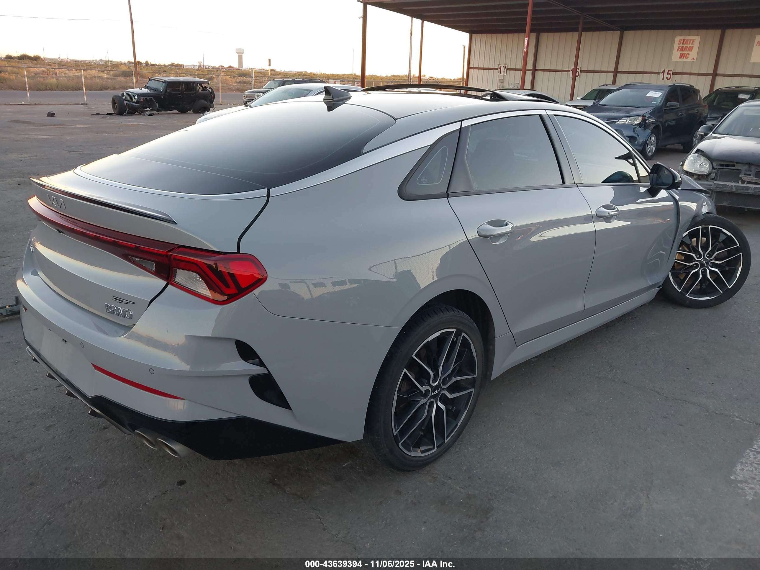 KIA K5 image 4